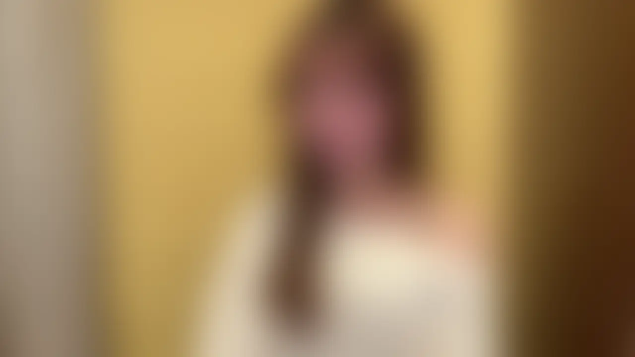 育乳サロンかと思ったら女風デビューしちゃった...【No.5】
こんにちは、聖来です🪼
今回は、育乳サロンの撮影…のはずだったのに、
まさかの女風デビューという展開に…🫣
最初は戸惑いもあったけど、
優しく触れられるたびに、
少しずつ気持ちがほどけていって──
こんな私、初めて見せてしまいました。
ぜひ、覗いてみてください…♡
※陰部のみモザイク
※完全顔出しです (2/2)
