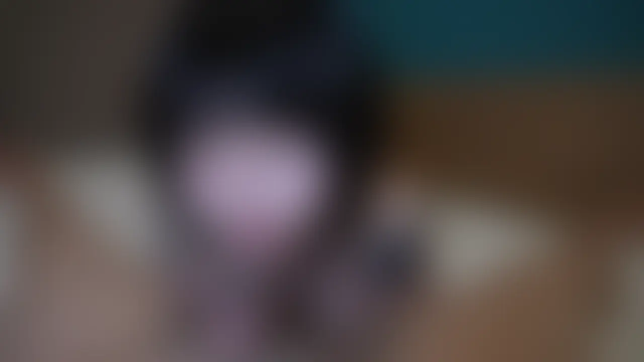 超主観フェラ、鼠径部、へそ、周辺ばっかりたくさん舐めたり息吹きかけたりたくさん焦らす、ディープスロート、セルフイラマ、唾液でぐちゃぐちゃ、ヌルヌル両手コキ、射精寸止め、バックで激ピストン、大量射精、お尻にぶっかけ、中出し。(18分)
南国気分のトロピカルビキニ着て、今回はわたしがやりたいこと。
イラマをたくさん撮ろうと思ったのやけど、ちょびっと自分の欲求を我慢してちんぽを舐める前に息抜き掛けたり、ちんぽの近くをさわさわしたり、どんな息の吹きかけ方が気持ちええんかな?って強く吹いたり温かくしてみたりその度ちんぽはビクンビクンして可愛かった🫶
途中乳首すら舐めず触らず
気持ちいいところに触って貰えへんもどかしさっていいよな
いっぱい焦らしたあとは
ちんぽを上から下までゆーっくり舐める
奥まで咥え込む
涙出てくるぐらいまで味わう
いっぱいの唾液とヌルヌルでバキバキちんぽを手コキ
最初は片手やったけど両手でしっかり包み込んでギュッとして即席お手てオナホ✋
射精しそうになるのを我慢させながら、バックで挿入して我慢できない全力ピストン。
気持ちよさに勝てないわたし達、最後はお尻に射精ぶっかけてからまた中にいれてたっぷり中出し。
またいっぱい、ねっとりじわじわの気持ちいいことしよな! (2/2)