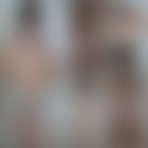 これは更衣室の中に仕掛けられたカメラの禁断映像になります!
コスプレを確認してから無防備に制服を脱いでいくとかわいらしいピンク色の下着姿になってくれます。
真っ白で柔らかそうな肌感がたまりません。
レースクイーンのコスプレを手にとると迷ったようにして「これってブラジャーもとったほうがいいですか?」と外にいる私に確認してきます。
当然のように外してもらうように伝えると「は-い」と迷いなくブラのホックを外し、ぷっくりとしたかわいい乳首がぽ○○○してしまいました!
おっぱいは大きくはありませんが形の良いナイスな美乳ちゃんですね。
さらにセクシーなポリスコスです!
こちらも同じように乳首をぽ○○○しながら無防備に着替えています。
かわいいおっぱいをぷるぷるさせながら一所懸命に着替える姿がかわいらしいですね。
そしてついに水着へのお着がえでです。
コスプレを脱ぐと水着を確認してパンティまで一気に脱いでしまいました!
白くてキレイな身体のフルヌードです!
ツンと尖るピンク色の乳首にキレイに処理された陰毛やあそこが丸見えです。
抱き心地の良さそうな素晴らしい身体つきですね。 (2/2)