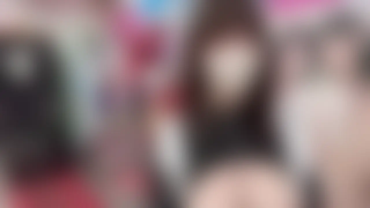やっと暖かくなって、露出狂熱が高まって高まってしょうがないびゅるるです🥴
今回はアダルトショップに、えちえちなメイド服で潜入してきました🖤
おっぱいを露わにしたびゅるるメイドは、お客さんに気付かれてしまうんでしょうか…？ (2/2)