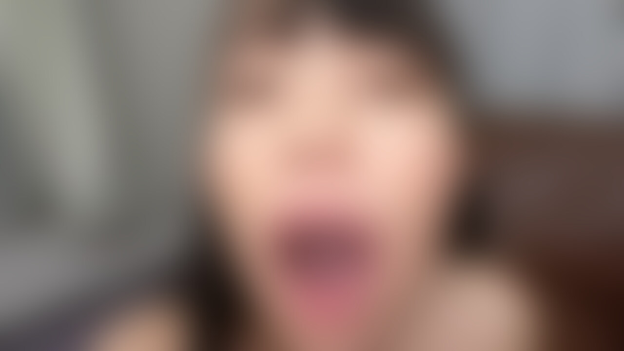 くるみちゃん【素人/暴発/口内発射】
おフェラのお仕事にやってきた素人ちゃん。初めてのエッチなお仕事に戸惑いながらも、「舐めるだけなら…。」と勃起したチンポをお口で咥えてくれました♪鬼頭集中責め、根元まで咥え込み喉奥でシゴきあげるディープスロート、玉舐め、高速バキュームフェラと、フェラのレパートリーも様々!そんな楽しんでる女の子が、予告無しで暴発ザー汁を発射された瞬間の十人十色のリアクションをお楽しみください。 (2/2)