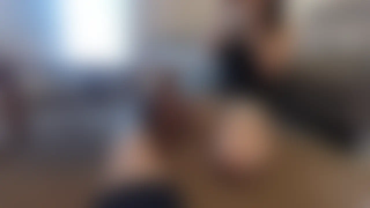 【お風呂SEX込み完全版はこちら】↓↓↓
https://myfans.jp/posts/604f9ccb-244f-46e1-ac50-673a38a69521
妻と初めてのラブホテル🏩
お互い緊張して入室するも、普段ご近所さんや〇〇が起きないように気を使ってSEXしているので初めてのラブホに2人で歓喜🍎笑
妻のおっぱいやお尻にローションを塗りたくりリラックスした妻に電マ責め🐳
自宅の何倍も喘ぐ妻に興奮しながら、フル勃起したブツを妻に挿入👍
久々に妻が自ら腰を振ってくれて、妻のおっぱいを眺めつつ、私も負けじと下からガンガン突き上げると妻発狂わら
電マとの合わせ技でイキ叫んでいる妻が愛おしくてたまりませんでした💧
自宅でのSEXも生活感や安心感があって良いですが、たまにはホテルで開放的にSEXするのも良いですね👍
これからはホテルデートの動画も公開していこうと思います🎊
お風呂SEXシーンも含んだ完全版もあるので、ご興味ある方はご鑑賞ください!! (2/2)