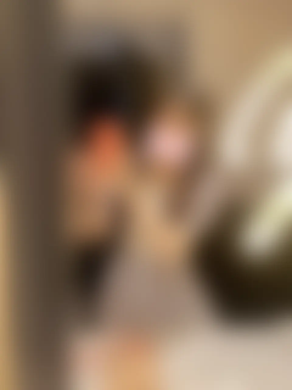 ハナコ(され妻😭)「この前SNSに載せられなかった分のショット入れてます😊 こういうのすきですか？」の投稿サムネイル