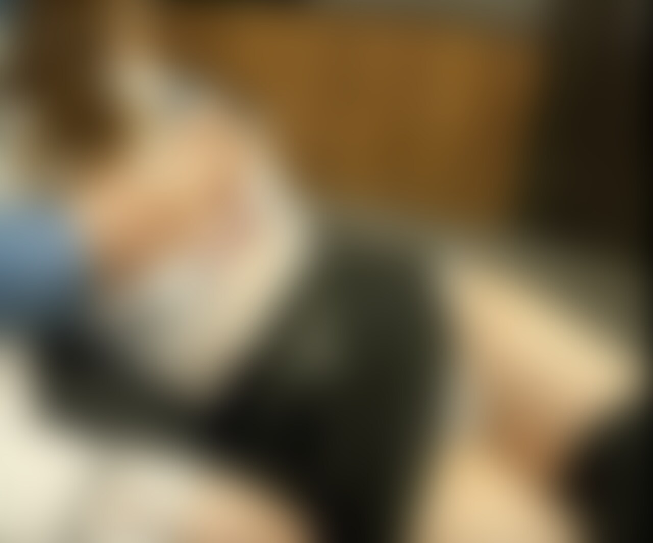 【改札前 酩酊した極上茶髪ギャル○○○ 淫乱下着と上品な桃色乳首 巨尻で巨乳の白美肌】
会社員時代に収めた私だけの自撮りコレクションを生活費の為に販売することにした。
この時、私は個人事業主の軽バンドライバーではなく、ごく普通の会社員だった。
ゴールデンウィーク中、時間を持て余していた私は出会い系サイトに登録し、30代後半の美女経営者と知り合った。
連休中は彼女が多忙で会えないと断られ、仕方なしに出会い系サイトに課金して彼女と連絡を重ねた。
初めてのデートで大金を私に渡すと確約をもらっていたこともあり
3万円近い大金を出会い系サイトに支払った。
更には初めてのデート日、肉体関係も承諾を得ていたのだ。
そして、ゴールデンウィークが終わり最初の週末。
いよいよ初めてのデート日が訪れた。
彼女との約束は17時に新宿駅東口のアルタ前だった。
私になりに小綺麗な格好をした。
新調したジーンズのシャツ、黒のジーンズ。
数年ぶりに香水をつけて彼女を待った。
だが、約束の時間になっても彼女は現れず
18時半ごろに一通のメールが届いた。
「部下が事故を起こし、今日は会えません」という謝罪のメールだった。
電話をかけたくても電話番号は知らない。
質問や文句を言いたくても、出会い系サイトに課金しなければならず
、何も言い返すことが出来なかった。
そして行きつけの安い飲み屋に入り、一人飲み出した。
「あの経営者と語る美女に騙されていたのかもしれない」と思うと、虚しさと怒りでコップを握る手が震えた。
やけになり一人飲みすぎ、終電の時間となり会計を済ませて店を出た。
人混みの中、改札へ向かって歩く途中に何組のもカップルを見かけたが、悔しさが込み上げていた。
その時、千鳥足で歩くセクシーな女の姿が視界に入った。
少しだけ遅く歩き、後ろをついて歩き様子を見てみると酩酊している様子が伺えた。
○○○の年齢は20代後半に見えたが、茶髪で派手なギャルという感じだったが、美人であることは分かった。
ぴったりとした黒の短いスカートに黒のストッキング、上は真っ白なセーター。
セーターからは胸の大きさが強調され、スカートからも尻の形がくっきりと見えていた。
改札前まで後ろをつけていくと、○○○は柱にもたれかかりながらバッグの中に手を入れ、必死に何かを探している様子だったが
そのまましゃがみ込んでしまった。
この日、小綺麗な格好をし、ヤケで飲みすぎていた私は
迷うことなく「大丈夫か」と声をかけた。
しばらく応答がなかったが、その間に私の終電時刻は過ぎていた。
やるしかないと覚悟を決めた。
「私も終電がなくなったので少し休み、タクシー乗り場行こう」と言いながら、肩を抱き抱えてネットカフェに誘導した。
前回、店員に怪しまれたこともあり、初めての店舗だったが
この店にも二人用の小部屋があった。
○○○がたどり着いた先はト●レではなく、私との小部屋となった。
案の定、○○○は部屋に着くなり寝転がった。
ここで初めてじっくりと○○○を観察できたが、むちむちとした美形ギャルと表現すれば良いのだろうか。
年頃の男なら放ってはおかない上玉だろう。
今しがたまで怒りと虚しさで溢れていた私は、この○○○で今日の鬱憤を晴らしてやると誓った。
うつ伏せで寝ている○○○のスカートを一気に捲り上げ、ストッキングを剥ぎ取るようにして下ろした。
すると、見たこともない官能的なTバッグ、信じられないほど美しく真っ白な巨尻が現れた。
肌はきめ細かく若さの塊、そして膨張しきった色気ある巨尻。
白のTバッグには、紅と白の華の刺繍が施され、腰回りにはヒラリとしたレースがついていた。
これが今時の茶髪ギャルの下着、これを見て興奮しなければ男ではないだろう。
○○○は起きてはいるのだろうが、意識がない様子だった。
昼間の怒りと憎しみを晴らすと覚悟を決めた私は、勢いよく○○○を仰向けにした。
歩く茶髪ギャルの○○○を見た時、白のセーターから強調された胸を鷲掴みにしてやりたいと願っていたからだ。
白のセーターを捲り上げると、Tバッグと同じ柄のブラジャーが出てきた。
ブラジャーの大きさからしても、胸は過去最大だと思った。
ブラジャーの上から鷲掴みにすると、片手では収まらないほど大きく、そして柔らかく温もりがあった。
これは大当たりを拾ったと確信した瞬間だった。
もう○○○が起きても関係ない。
大きすぎる胸や尻が強調される服を着こなし、茶髪で美しい顔立ち。
更に派手な官能的な下着を身につける○○○など、どうせ淫乱な女だ。
そう思い室内を明るくし、黒いストッキングを膝まで脱がした。
脚を広げ、局部を観察すると薄い染みが見えた。
寝ているが私の手に興奮を憶えたのか、やはり淫乱な○○○に間違いはない。
下着を下げ割れ目を見ようとすると、更に驚いたが毛は綺麗に処理をされていた。
一切の毛はなく、綺麗な割れ目だった。
私に見られる為でなく、意中の男の為に綺麗にしているのだろうが、残念だ。
今は私だけが眺めている。この優越感は何にも変えられない。
今度はまた胸だ。
飽きるまで揉んでやろうと、○○○の背後から抱きかかえた。
○○○は少し声を漏らしたが、一切抵抗されることなく脱力していた。
背後からブラジャーの隙間に手を入れ、胸を揉みながらブラジャーを捲った。
ここまで胸が大きいと乳輪も大きく、色合いも茶色なのだろうと身勝手な予想をしていた私は愚かだった。
中指の第一関節程の大きさの乳輪は、美しい桃色。
可愛らしい大きさの乳首に驚いた。
服を脱がせる前は淫乱なギャルと思っていたが、○○○の体を観察してゆけばゆく程に、清楚さと上品さを感じた。
桃色の美しい乳首を弄ると、乳首は反応を示し起き上がった。
この汚れた私の手で、○○○の上品な乳首が興奮するとは誰が予想するだろう。
その後も今日の悔しさと憎しみを晴らす為、真っ白な脚、大きく美しい尻、そして豊満な胸と全身を愉しみ尽くし、ネットカフェを後にした。
時計を見れば深夜2時半前、仕方なくタクシーを拾った。
出会い系サイトへの課金、飲み代、タクシー代と痛い出費が嵩んだが、タクシーに乗りスマートフォンのカメラフォルダーを見返すと
金では買えない物を手に入れた優越感に包まれた。
動画時間:約11分30秒
フレーム:1920×1080
サイズ:約1.70GB
私自身を守る為にもカメラを回す時は○○○のマスクはつけたままです。
恥ずかしい話だが生活費のため、他サイトにも出品しているので重複購入にお気をつけを。
・登場する人物は○○○以上である事を確認しております。
・登場する人物はモデルであり、同意の上で撮影を行っています。
・フィクションであり登場人物、撮影場所に関しては一切関係ございません。
・日本国内で適用されている全ての法律に違反する内容は一切含まれておりません。
・動画や画像の転売・転載・複製・編集などは著作権法違反であり、固く禁じております。 (2/2)