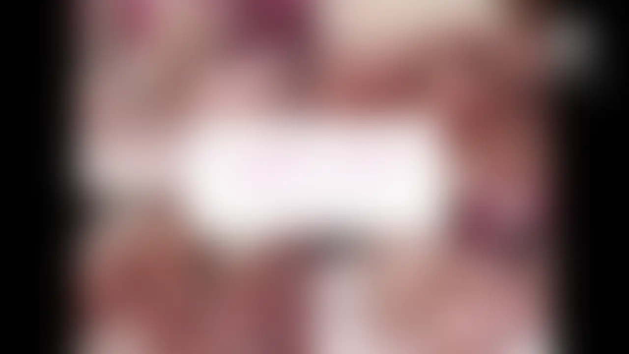 灰皿くん何しても弱いので、
私が休憩しててもなんか言ってる☺️💖
灰落としたら罰ゲームになっちゃうし、
握られて気持ちいいからよがっちゃうし
大変だね😚💘
すごく情けない体勢で射精してて
可愛いね〜🤣🤣 (2/2)