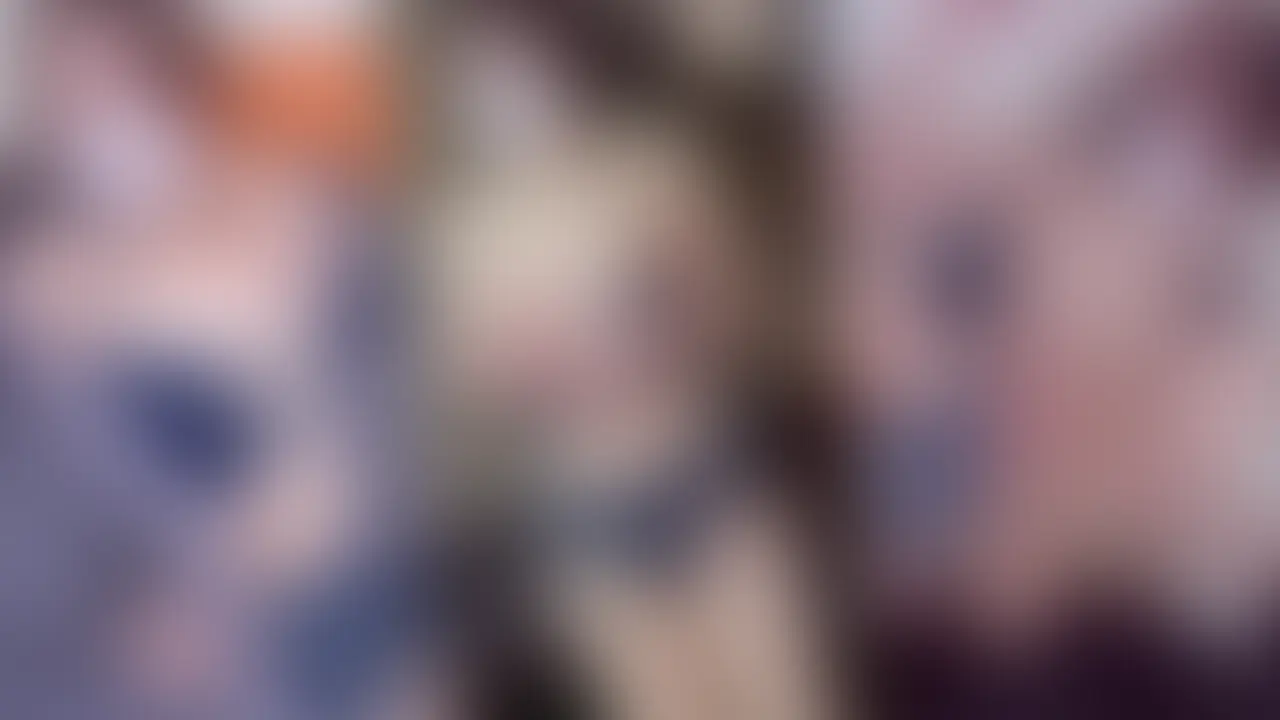 はじめに「いいね♡」を押してから見て頂けると嬉しいです❣️
今回はユキにデニムビキニを着てもらいハメ撮りしました👙😆💕
やっぱりユキはビキニが似合います❣️
下着もセクシーですが外で着れて一目に触れるビキニはやっぱり興奮します😆
今回はまだ春先で肌寒い日もあるので、テラスのあるラブホテルを選びました👀🌟
せっかく水着なので屋外メインで撮影したかったのですが、残念ながらこの日も強風に見舞われて屋内中心になってしまいました😅
その分絡みシーンはたっぷりじっくり撮影したので見応えあると思います🌟
屋外ではテラスソファでのいちゃいちゃの後(ここで強風で断念😅)、テラスの入り口で立ちバック、部屋では正常位から対面座位、最後は騎乗位からの手コキと中出しました😆💓💓
ビキニ姿のユキとのいちゃラブセックスを54分間たっぷり覗いてくださいね👙❣️
プランのご登録🌟いつもいいね💓やコメントありがとうございます🥹
感想やコメントを頂けるモチベ上がりますので是非ご協力をお願いします🙏
これからもプライベート感あるハメ撮り動画をアップしていくので応援して頂けたら嬉しいです🥹💓 (2/2)