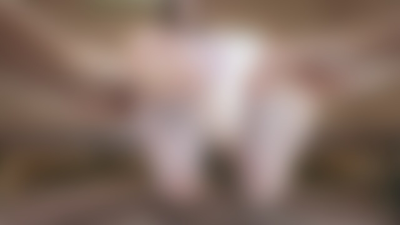 足裏屋と申します。

素人女性をSNSや街中で声をかけて出演してもらっています。

今回の女性は劇団員のMIYAJIさんのpart8です。

今回の女の子のMIYAJIさんは劇団員でお喋りが達者です。
足裏屋が誇る足裏クイーンのMIYAJIさんの第8弾が出ました！！

今回も足裏くすぐりですが、初めてのベビーパウダーで足裏を真っ白に染めてのくすぐりに、相も変わらず悶絶笑顔の女の子を是非ご覧くださいませ！！！！

＊動画情報

時間：7分46秒
フレーム：1920×1080　FHD
ファイル形式：MP4
ビットレート：15M

＊注意書き

・出演女性はすべて○○○以上です。

・この作品はオリジナル作品として販売することを目的として製作しています。

・作品はオリジナル作品であり第三者に提供、販売等の行為を行うことはいかなる場合も禁止します。

・無断販売、無断転用をした場合は法的処置をとらせていただき、損害賠償請求を致します。 (2/2)