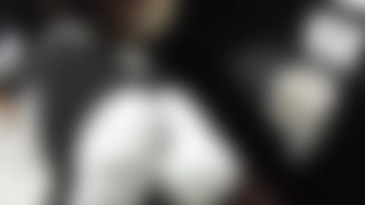 爆乳Gカップの保険事務員Mさん。笑顔の裏で性欲まみれのオナニー
ずっと見たいと思っていた女性がやっと映りました。
某保険屋の窓口業務の女性です。
いつも笑顔で対応してくれ、疲れた姿を一切見せない
完璧な仕事をしてくれる方です。
だからといって、ずっと硬いわけでもなく
砕けた話をする時は柔らかい表情にもなり
誰からも好かれるタイプの彼女。
彼女の性欲にまみれた時の妖艶な姿や恍惚とした表情を
妄想しながら抜いた事もたくさんあります。
そんな彼女の映像が手元にあるという興奮に手が震えます。
個室トイレに入り、コンビニで購入したおにぎりを食べるMさん。
誰からも好かれるタイプの女性だと感じていたのですが、
休憩室でもなく個室トイレで食事をするとは、
彼女もいろいろ抱えているのかもしれません。
食事を終え、一息いれる間もなく
シャツを脱ぎ始めおっぱいを露出。
いろいろ抱えているものを発散するべく
自分の身体をスマホを見ながら夢中で弄っていくのですが、
おっぱいが普段から大きいなとは思っていましたが、
乳輪も大きめで興奮しました。
終始スマホを見ながらなので
好きなAVや男を見ながらなのでしょうか。
脳内で自分がヤられているのを妄想しながらのオナニーが
最高にイイんだと思います。
今後彼女と対面する時に、この映像が浮かんで
顔を見ただけで出ちゃいそうですね。。 (2/2)