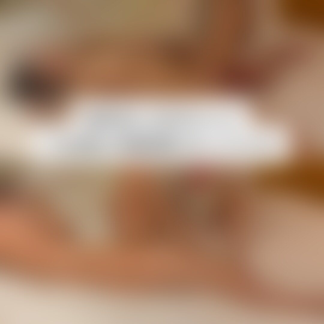みゆちゃんにとっては初体験となる赤Taraちゃんです。本当は赤Tara⇒青Tara⇒例の全部盛りという三段階をステップアップさせる予定やったんですが、赤Taraだけでギブアップされました。小さいけど破壊力抜群ですね、この玩具は😌
遥か昔に設定したセーブワードを必死に思い出して言ってくれたみたいです、偉いですね。私は駄目とか無理とか嫌とか言ってもとりあえず即座には辞めずに様子見ながら続けちゃうので、メスを壊さない程度に気持ち良くするためなら、こういう時にセーフワードってとっても大事🙃
次はベッドに○○○束してこの玩具使ってあげたいですね(╹◡╹)
気に入った動画にはイイネやシェアで反応して下さると嬉しいです。メッセージや質問箱等への感想・フォームへのリクエストもお待ちしています (2/2)