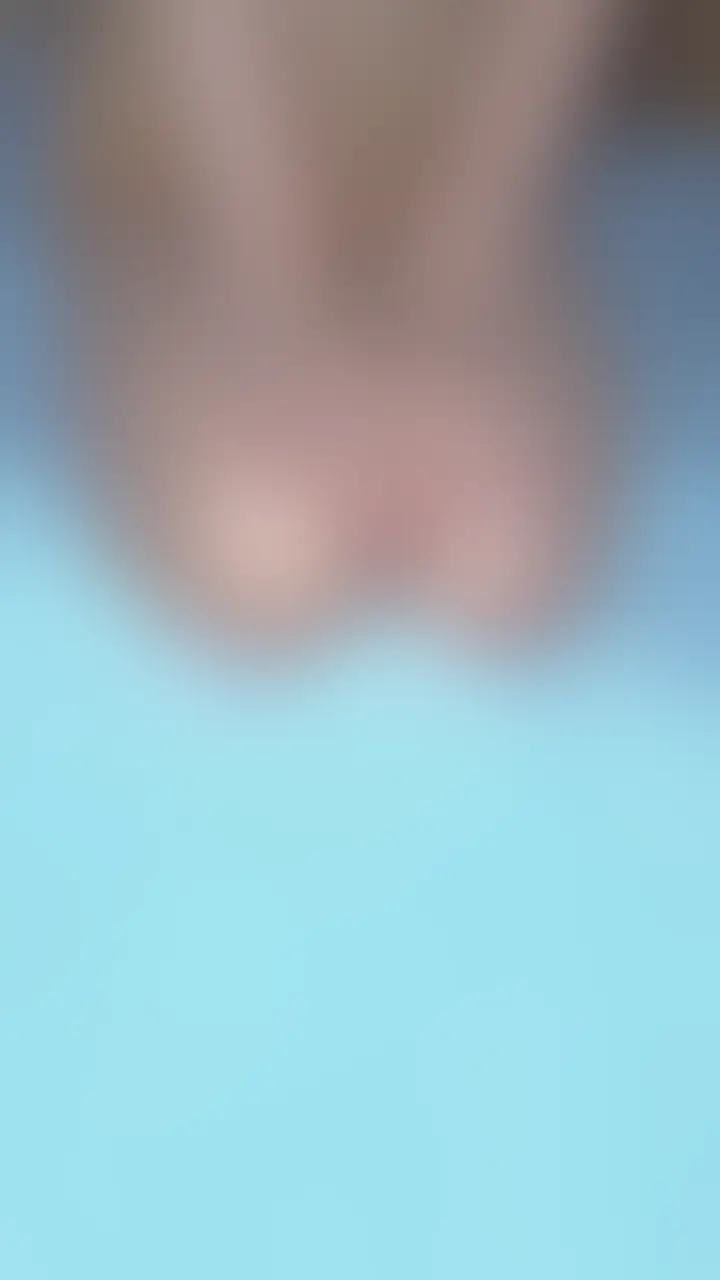 【債務者No.001 中編】 

前編はこちら👇 
https://myfans.jp/posts/bffcbd6f-d223-43f3-ab52-fc507286f015?utm_medium=referral&utm_source=share&utm_campaign=post_share 

ナカジマアイ(20) 
M短大在学中 
20万円を貸し付け後に音信不通 

全裸で奉仕活動をしてもらいました。
金欠で栄養がいってないのか、貧乳です。
追い詰められた女は必死ですね。
たっぷり全身リップからのフェラ抜きしてもらいました。 (2/2)
