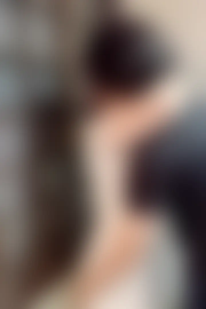 【ゴールド会員様以上向け動画】🎥
今日は、一番仲良しカメラマンさんとの撮影♡
最初から紳士な方だったので撮影も楽しくて💕
撮影というよりもなんか撮影忘れて
イチャイチャしちゃった🥰
カメラマンさんが誕生日だったので
誕生日プレゼントは『わ・た・し』🤭
キスして欲しいと言われたので
カメラマンさんと初めてキスしちゃった💕
TKBも舐めて欲しいと言われたので舐め合いっこ♡
今日は私が奉仕してあげるね🤭
続編も楽しみにしてくださいね♡ (2/2)