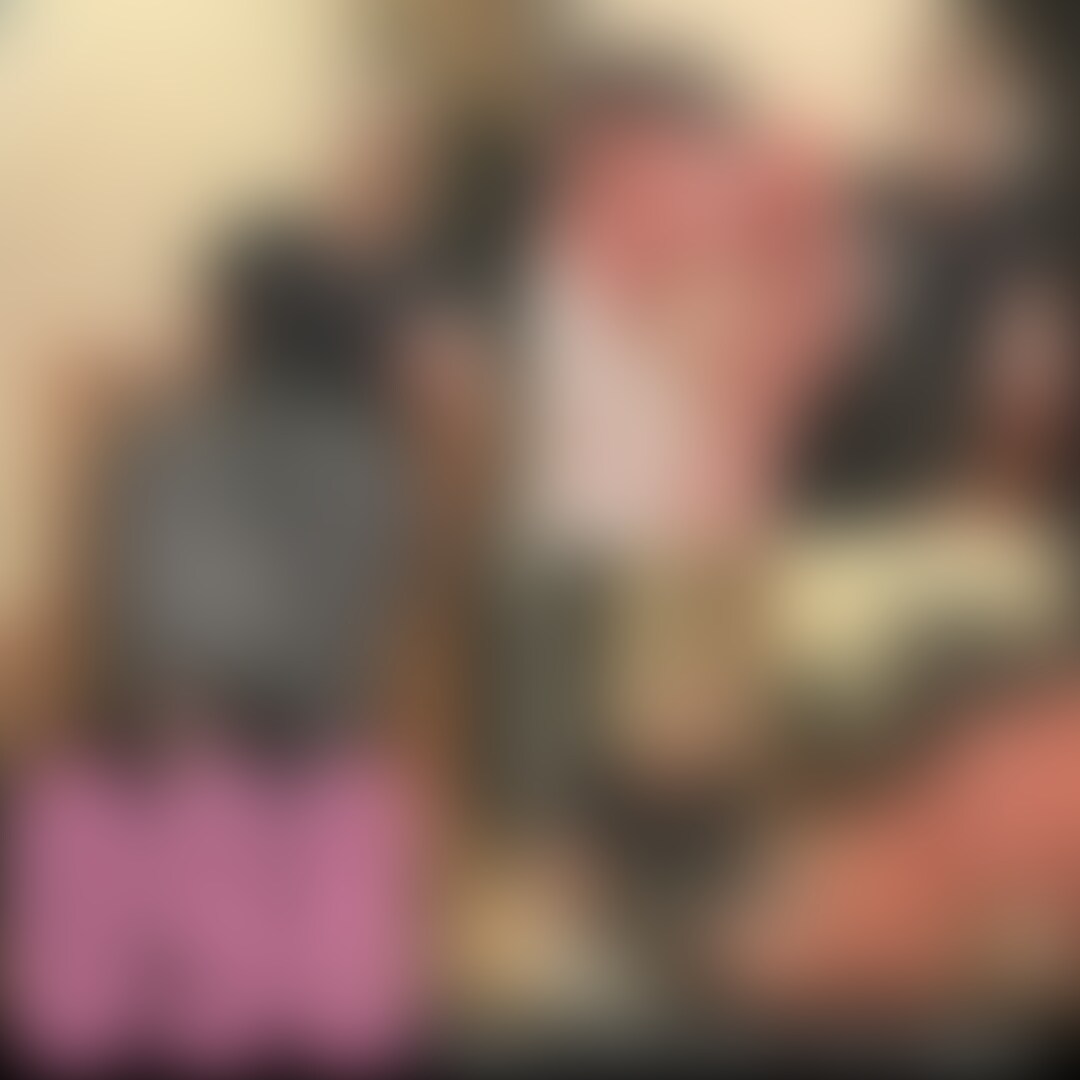せな/19歳/女子大生/ダンスサークル
足のサイズ:23cm
今回は女子大生の
せなちゃん💕
ダンススクールに入っていて
見た目もとにかく可愛い!!
友達も多く大学では
ムードメーカーだそうです。
そんな子が、
まさかの足舐め撮影に来てくれ
明るい性格とは思えないほどの緊張っぷり😅
そのギャップが、
裏側を見れているかのような
特別感で興奮してました💕
緊張からか足はべっとりと
目で見ても分かるくらいに
汗をかいていました💦
匂いも汗の酸味がガツンと
鼻を刺すようなアンモニア系の
刺激臭がしました。
反応も、緊張しながらも
少し感じているのが伝わり
所々で「あぁ..んん。」
と声を漏らしていました😳
とにかく可愛い
女子大生の足舐めを
ぜひご堪能ください😊 (2/2)