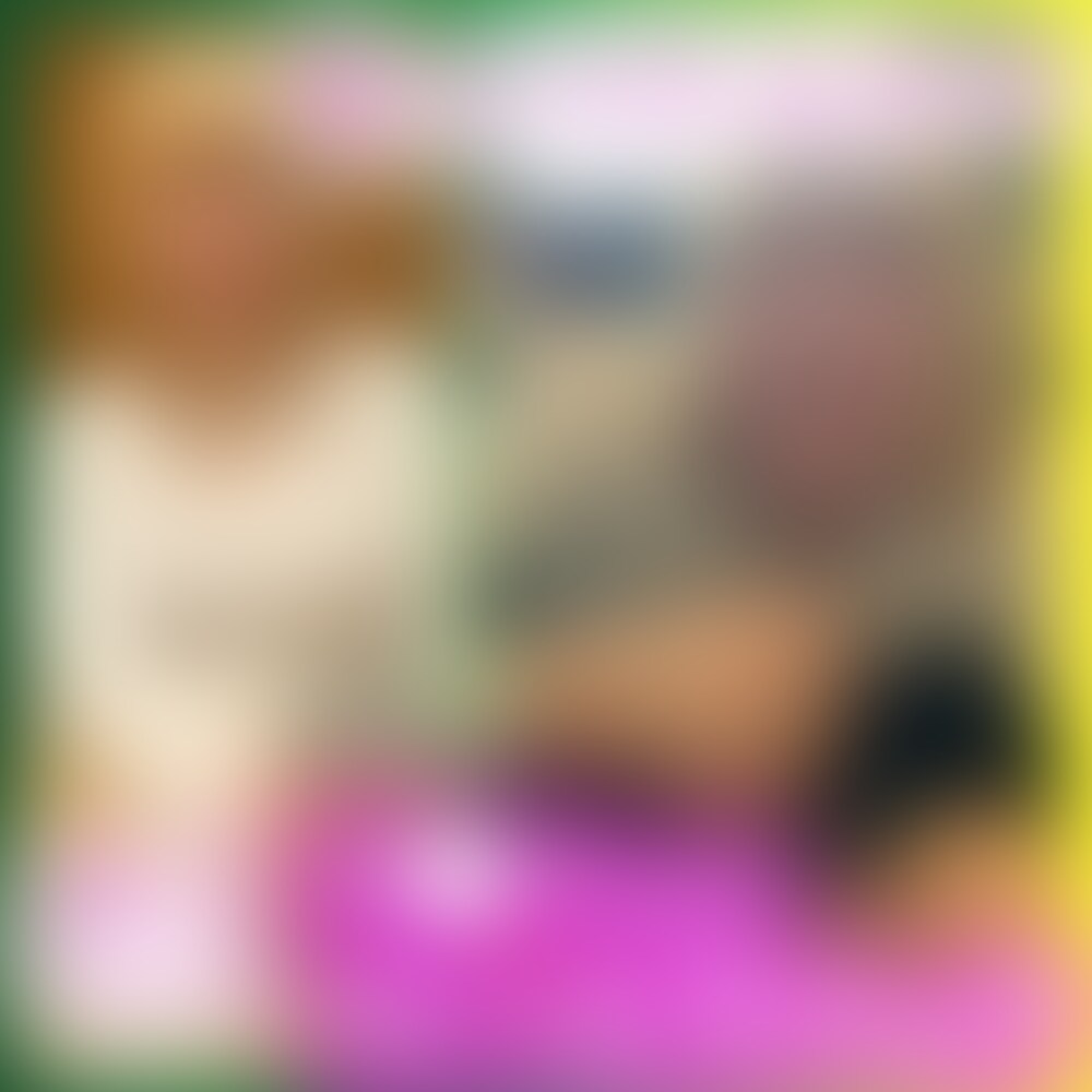 【目出し出演】今回の動画は、僕にとって特別な“集大成”と呼べるかもしれません。ずっとハメ撮りを一緒に楽しんできた、ノリがよすぎる女子大生との濃厚な一日。

まずは駅での待ち合わせからスタート。改札を出てきたときに目に飛び込んできたのは、垢抜けた雰囲気とどこか期待に満ちた視線。

手を繋いで向かった先は、少し賑やかだけど落ち着ける居◯屋。「カンパイ～！」と笑い合いながら軽く◯◯がまわってきた頃には、もうテーブルの下で脚を絡めてきてくれるくらい大胆に…。

そのまま二人きりの空間を求めるように、近くのネカフェへ。狭い個室に入ると、一気に密着度は増し、早速エッチな雰囲気になり、気づいた時にはみくちゃんは僕のち◯ぽを咥えてました、、
照れ笑いしながらも僕にしなだれかかり、どこまでも自然体な彼女にこっちまで熱がこみ上げる。「ねぇ、早くホテル行ってエッチしたい」と小さな声で囁かれてからは、、話が早かったです。

最後はとっておきのラブホへ。コスプレ衣装に着替えさせると、一気に雰囲気はエッチな方向に加速する。「恥ずかしいけど…見せたいな」というその視線に応えるようにカメラを回せば、僕らだけの濃厚な世界が広がった。
しっとりと濡れたマ◯コに触れるたびに深まっていく快感と、息づかいが響く部屋。
僕のサイズに蕩けるような声を漏らし腰を預けるその姿は、今までで一番スケベでした。

この動画には、僕らの出会いから最後に果てるまでの一部始終が収められてます。
気さくな笑顔と妖艶さが入り混じるそのギャップは、きっと皆さんの心も体もとろけさせるはず…。ぜひ僕らのとびきり濃密な一日を一緒に体感してみてほしいです。

※みくちゃんシリーズ1回目↓
https://myfans.jp/posts/11c13885-d29f-4397-a269-60b51121225b (2/2)