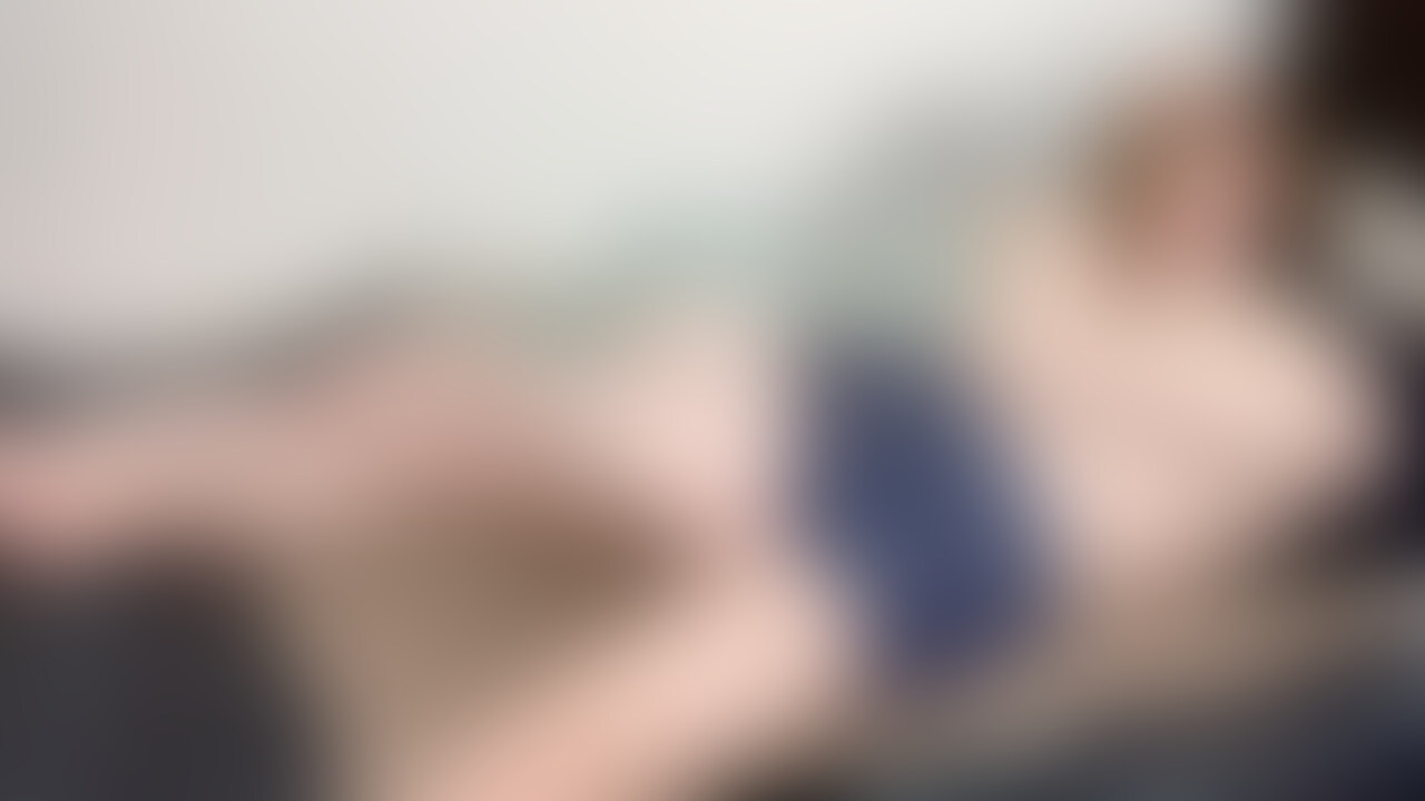 TikTok出演中の女の子に乳首舐め&太ももコキ&手コキしてもらいました!
色白で美脚なので最高ですよ (2/2)