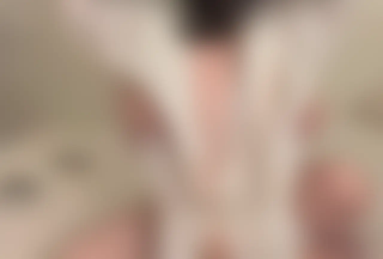 シャツだけ羽織ってあとはスッポンポンにされて女の子にいじめられました🥰 sample 1