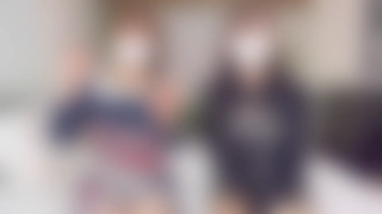 【丸出しくすぐり責めリアル映像付き】
18歳Fカップはるちゃんと初めての濃密レズSEX♡ イクまでひたすら二点責めピストン!!［1239作品目］


※顔真っ赤にして身体ピクピクしながら「キャ～～!!」と
敏感に反応する丸出しくすぐり責めリアル映像付き♪
こちらも合わせてお楽しみ下さい😊
------------------------------------------------------------------------------------------------------

ついに！18歳Fカップはるちゃんと一線を超えちゃいました…♡

はるちゃんにとっては生まれて初めてのレズSEX♡
意外な姿が観れる貴重なシーンが満載!!

Dキスの仕方が上手すぎてビビった👩‍❤️‍💋‍👩笑
愛撫しながら手マンや、ハメながらクリ・膣内を二点責め!!
イク限界までひたすら責めまくちゃった🤭

初めて尽くしのレズSEXなので最後までお見逃しなく!!

時間は、26分2秒です。 (2/2)