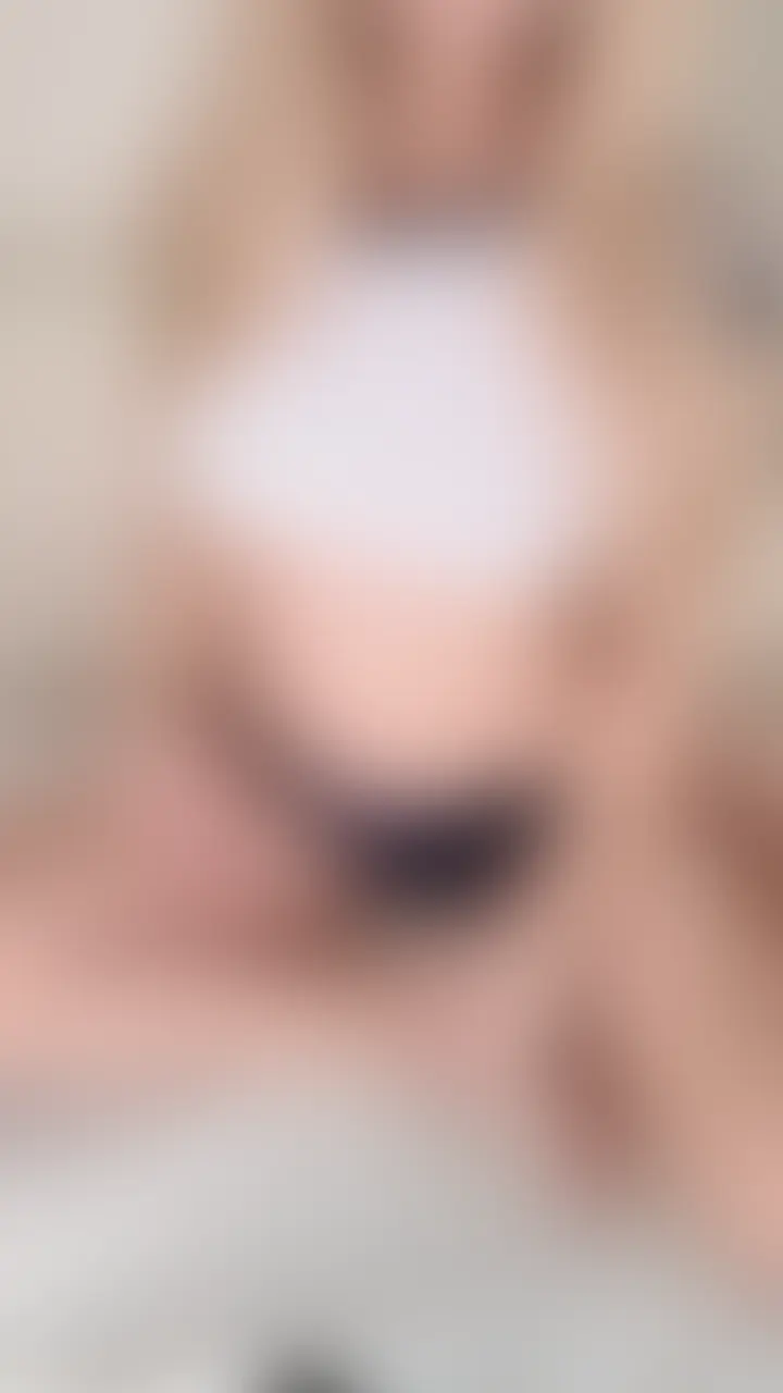 ※こちらは顔だし無しのバージョンです🙄
-----------------------------------------------------
今回はちょっと長めの17分の動画だよ🫣
(サンプルも長めにしてあるから全部見てね💕)
いつものりいなとは少し違って、まるであなたと一緒にしてるみたいにたくさんおしゃべりしてるの🥰💦
撮影中もずっと一緒にしてること考えてて…🐰
気持ちよくなっていくうちにどんどん止まらなくなっちゃって😳💦
1回だけじゃ足りなくて、何度もしちゃった。。😖💕
・・・もっと突いてぇ。。
・・・まだいっちゃだめらよぉ・・
・・・激しくしてぇ。。
とかおちんちん入れられたままお願いしてるんだけど、こういうのって撮影の後に見るとめっちゃはずかしいんだよね🫣💕
でも、一緒に気持ちよくなってくれたらうれしいな😳♥️
全部みてくれたひとはぜったい感想コメントくだしゃい🫡 (2/2)