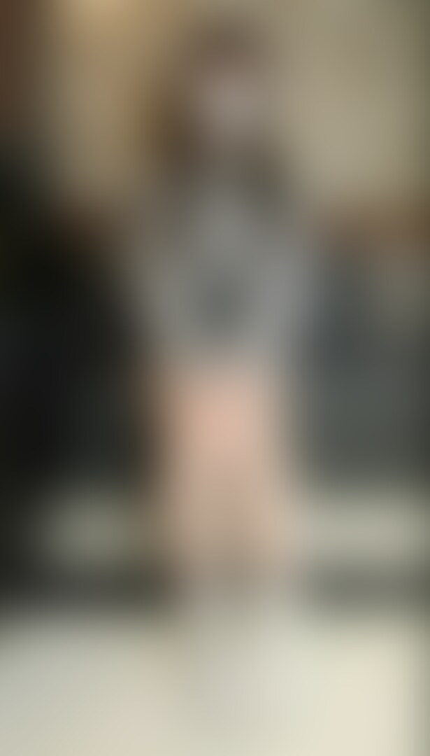 【個撮】アイドル顔ト〇横女に交渉中出し。ハメ撮りさせてもらって「イクイクイック…♥」連続イキ連続中出し。

＝＝＝＝＝＝＝＝＝＝＝＝＝＝
最近知り合いました。

キレイな目が印象的な、アイドル顔系のとても可愛い子です。

＊を諦めてマッチングｐしてるみたいですね。



そんな美女のムチムチした白い脚から覗くパンチラを楽しんだら、

手始めにべロチューして、おっぱいベロベロ舐めました。



既にま〇こから糸引いてたので、

「くぱぁっ…♥」を何度も言わせ、開かせました。

恥ずかしそうにしている女の顔は堪りません。



バックが好きと言ってたので膣奥ガン突きしたら、

あっさりイってました。

「イクイクイック！！…♥」

ビクンビクン身体を震わせて脱力する姿が、

最高にエロいので必見です。



続けてソファで高速ピストン。

このとき勢いで、こっそり膣奥に中出ししてしまっていたんですが、

まだいけそうだったので、何も言わずに、

ベッドでさらにガン突き。

中出し懇願させて、

さらにもう一発ぴゅる～～っと膣奥中出ししました。



美女に２回も中出し出来て、

最高の性欲処理となりました。

ただ、この子とはもう連絡が取れなくなってしまいました。



「いいね」をたくさんもらえると投稿頻度を増やす励みになります。頑張ります。
=============== (2/2)