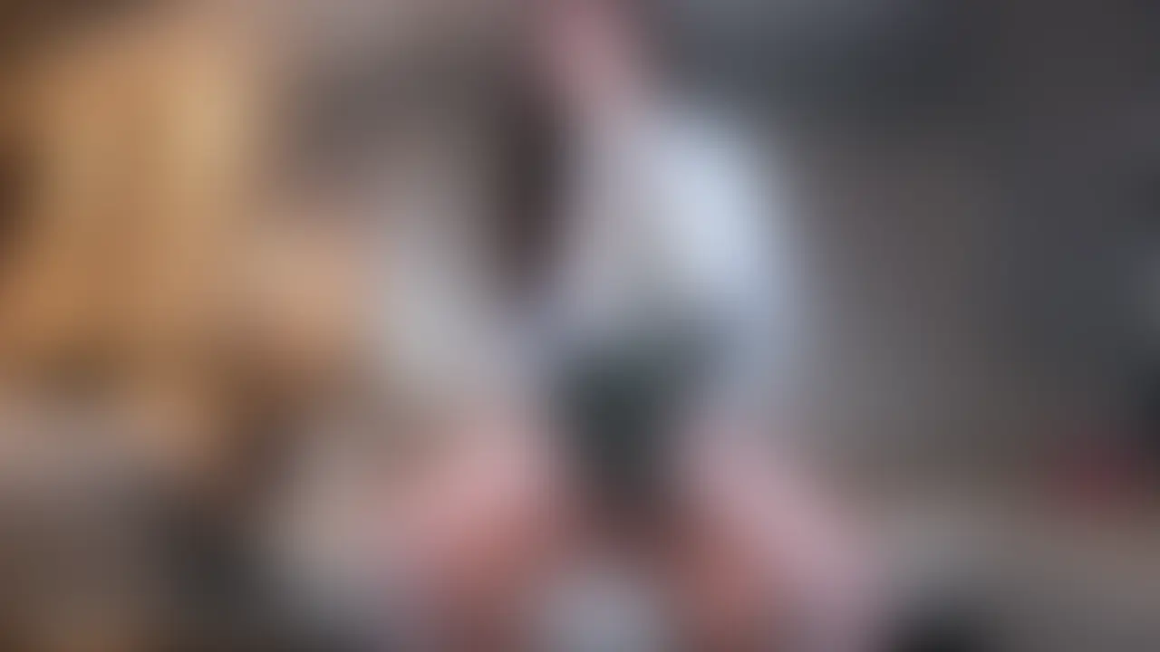 【進学校のお嬢様とタダまんハメ撮りするまでの全記録】順従すぎる年上おぢ好き清純おぼこちゃん|現役吹奏楽部 フルート担当 ユウちゃん 初撮り(後編 全70分:おまん屁連発コンサート|チンポ挿れながらフルート練習|身勝手中出し|下品交尾のフルコース)🔰新入生プラン向けハメシーン
育ちの良いお嬢様がマチアプを初めて使ってみた結果、大変なことになってしまいました。
後編は、何度も何度も見事な痙攣ナカイキを晒してくれたユウちゃん。ぶっ壊れたおまんこからは育ちの良いお嬢様とは思えない下品なおまん屁を連発。最強高度のおぢチンポを子宮口まで押し込むと「ぶびゅっ!ブぷ〜っ!」と、さすが吹奏楽部だけあっていい音色を奏でてくれました。さらにはチンポ挿れたままフルート吹かせてみたりと、やりたい放題遊んだ後は「おぢさんのこと好きならいいっしょ?」とアオハルまんこに身勝手中出し。おぢさんの夢をぜんぶ叶えてくれるユウちゃん、最高でした。思い出すだけで3発はいけます。もしユウちゃんを街で見かけたら「おまんぺお嬢様」って呼んであげてくださいね♪
ユウちゃんはしばらくおぢさんの玩具として育てることになりそうなので、やってほしいことやリクエストがあれば動画にコメントください。
【新成人の素人専門アオハルキラーおぢさん|顔出し♡中出し♡ぶっ壊し】
青春時代の憧れのあの子が、ぐっちゃぐちゃにされて下品すぎるアヘ顔晒しながらメス堕ちする姿を見てみたい…そんな僕らがどこかに忘れてきてしまったロマンを叶えるハメ撮り師『エロます』(ふだんは普通の中年会社員)SNSやナンパ、アプリで出会った成人したての素人だけにこだわり、ヤラセなし臨場感たっぷりの生ハメ撮りをお届け。まだまだ未成熟な稚穴を下品でスケベな雌穴へと育てていく、その極上の背徳感を堪能してください。 (2/2)