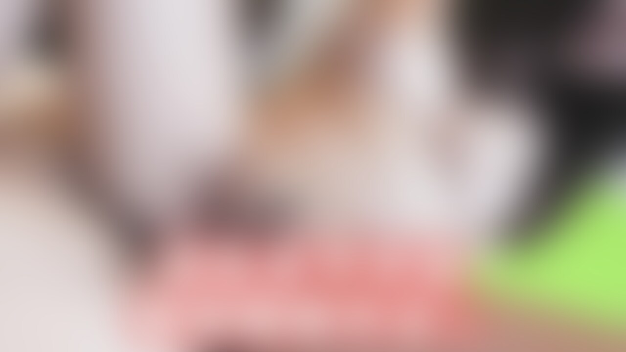ムチムチ体型の女子大生ユカちゃんとのハメ撮り。
綺麗に剃られた丸見えのアソコにたっぷりと中出ししてあげました。
子宮の奥深くに出し過ぎてなかなか精子が流れ出てきません。これだと受精間違いなしかも。
デキたら彼氏の子だと言い張るらしいです。 (2/2)