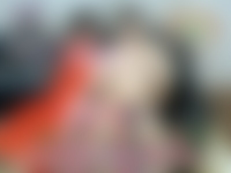 【童貞狩り第7弾】ファン宅にアポなし訪問?!痴女サンタのホワイト大放出スペシャル!!!
童貞狩りのファンの皆様♡お・ま・た・せ♡
今回の童貞狩りは超特別編!!
なんと!!童貞くんのご自宅にアポなし訪問!?
童貞くんにサプライズでクリスマスプレゼントを渡しに行っちゃったわよ♡
その様子を一部公開しちゃうわね♡
11月某日、Xで3日間だけ「童貞狩り募集」をしたところ、ご自宅訪問OKの童貞くんが釣れちゃったの♡
ヒロくん27歳。
女性とお付き合いしたことはあるものの…SEXまでは至らず今回、勇気をもって応募してくれたみたいなの♡
なんと一軒家に住んでいる童貞くん…インターフォンを押してみると…
突然のアポなし訪問で困惑気味(笑)
でも家に招き入れてくれた童貞くんは…とんでもないドMだったの…
初めてのキス…
初めてのおっぱいの感触…
初めてのク〇ニ…
何もかも初めてなのに…
KAO先生は容赦なく挿入し、激しい騎乗位で童貞くんを○○○していく…
これもなにかの運命なのか…
”トラウマ”級の激しいSEXで童貞君の運命やいかに!!?? (2/2)