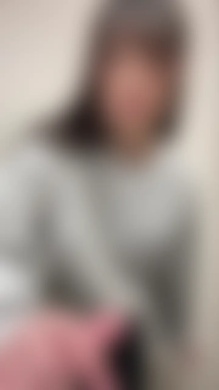 【下品すぎるアヘ顔絶頂】「小○山実○」美巨乳美少女がヤバすぎるオナニー録画してたので晒す‼️
こんばんは~💕
見てくれてありがとうございます(*´ω`*)
ヒミツのルートで美少女ちゃんのとんでもないオナニー自撮りとシャワーシーン動画入手しました❤️🔥
久しぶりにやばすぎます…
ホテルの洗面所にて動画を撮り始める清楚美少女。
かわいいです。こういう清楚なふわふわ系美少女、タイプです。笑
でも見た目に騙されました。
制服を徐々に脱いでオナニーし始めると
ビクンビクン感じております。
全裸になってアソコを見せつけるように指でオナニーすると
清楚な雰囲気からは考えられないほどの
下品で激エロなアヘ顔で気持ちよさそうに感じまくっています。
そして体を痙攣させてガチ絶頂(*^▽^*)
もちろん下品なアヘ顔付き(*^▽^*)
自撮りが終わると、シャワーを浴びるところも撮影し
エッチなお汁を流すところや、
部屋着に着替えるシーンも撮影しております✌️💕
ギャップ萌え好きな人におすすめな動画です…/// (2/2)