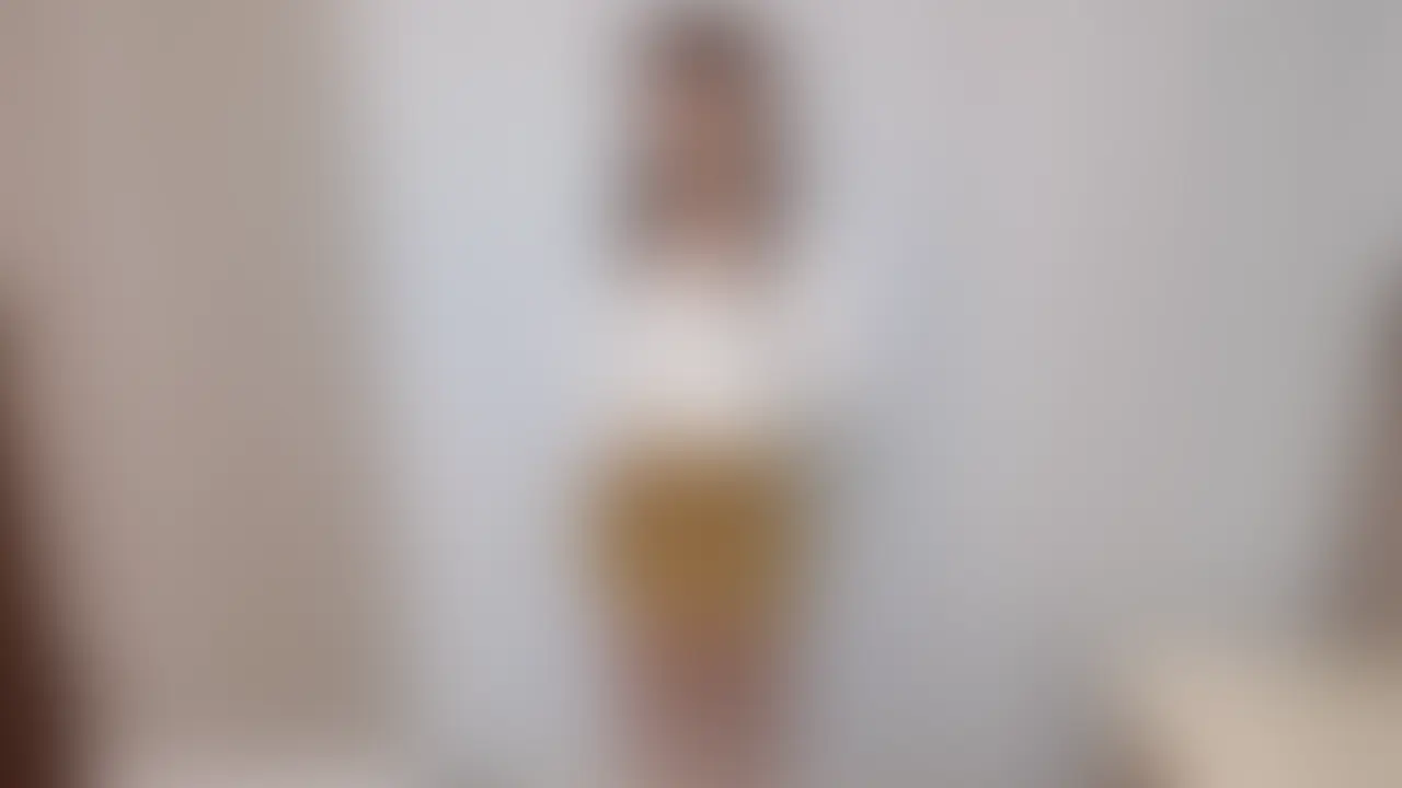 今回のモニターさん:内海ありすさん
美大に通う女子大生です。身長は160㎝でおっぱいが巨乳でめちゃくちゃ綺麗です。反り腰、巻き肩の着痩せタイプですね。もったいないので施術していきます。
通常整体。いまどきのトップスはピタッとしているロングの可愛い薄いやつで身体のラインがよくわかる服いいですよね。ボトムスは女子大生に多い台形タイプのスカート。太もものむちむち具合がたまりません。仰向けの状態で肋間神経を刺激すると、最初はびくっと反応してくすぐったそうにしてますが、なんとか耐えてるようでした。胸まわりのマッサージをしていくと、おや、なんだか胸に重みがあるような。。ぱっと見そんな胸が大きいように感じないんですが。
そしてスペシャル整体。胸中心のマッサージをしていくと、なにかを気にしているのかちょっと落ち着かない様子の彼女。胸をもにゅっと揉むと、苦笑いしながらこれは正しい整体なのか問うてきます。みんなやってますよ~ということで説得しますが。。おっぱいを出すと、これまた美乳さん!形がとっても良い。張りのあるまんまるタイプではなく人気の高い形。そして乳輪乳首が薄ピンクで高級感マシマシ。彼女はかなり巻き肩なのでちょっともったいない気がしますね。そしておっぱい観察をしたりM字開脚でちゃんと毛の生えた膣を弄んで、立ちバックで挿入。騎乗や立ちバックで美巨乳が揺れるさまは美しいアート。挿入出が激しくなると乳輪がきゅっと引き締まる様子もかなりえちえちです。そして最後は大量の膣内射精でフィニッシュとなります。 (2/2)