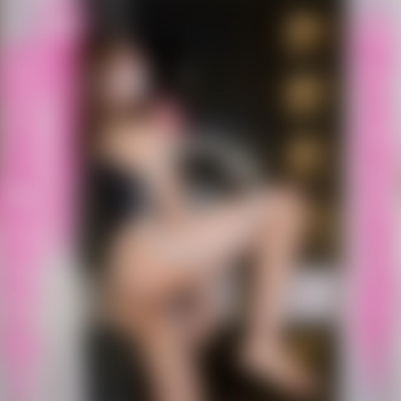 お待たせ致しました！！
2980円プラン様の新作動画です😈♥️

内容▼ 
最近見られることに興奮を覚えつつあるももち⋯『向かいのビルの人に見られてオカズにされてたらどうしよう⋯』そんな妄想にアソコを濡らしながら、ホテルの窓際で大胆に見せつけオナニー。。

新入りのオモチャ、ベロの形をしたクンニマシーンで割れ目に沿ってなぞったら、想像以上に気持ち良くて、結局そのままディルド挿入っ。。///

二点攻めしながら窓に映る自分の姿に更に興奮して、逝っちゃった⋯
┈┈┈┈┈┈┈┈┈┈┈┈┈┈┈┈┈┈
※本編は乳首のブラーなしです。
※この動画は９：００程です。
※女性カメラマンのRちゃんに撮影してもらいました。
※予告なく価格を変更させて頂いたり、販売を終了させて頂く可能性がございますのでご了承ください。 (2/2)