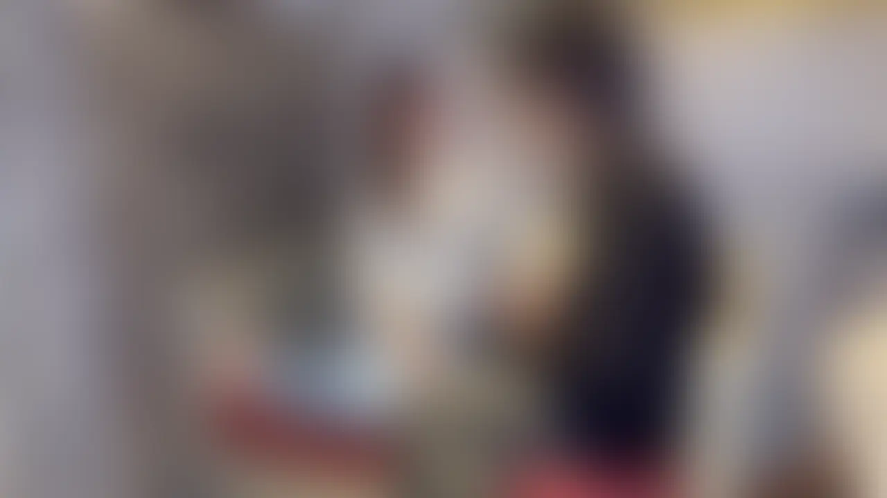 中イキできずに悩んでた激かわ医療系美女(25)が初中イキの快感に「お゛お゛」と低音うなり声をあげて快楽堕ち
中イキしたくて大手さん数名と会ったけど
できずに諦めかけていた医療系美女(25)
愛嬌があって可愛くてスタイルもいい美女、声も話し方も可愛いのに低音うなり声をあげるまでにそんなに時間はかからなかった…
クンニやおもちゃで散々クリイキ快楽を味わった後
中をほぐすと無事中イキ成功
体にびくびくと力が入り痙攣の連続
挿入でも最初は
「なんか変な感じするよぉ」
からのポルチオを突かれされるがままにイカされて
中イキの連続を味わうと
「イ゛ぐぅ」
「お゛お゛お゛」
と可愛い容姿から想像のつかない低音オホ声を自然に発してしまい
快楽堕ちしました (2/2)