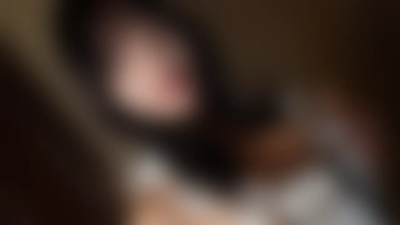 みんなは裸エプロンって好きかな?✨
ちょっと横にずらせばれいのHカップおっぱいがプルンってこぼれ出てくるよ😘
裸エプロンってH過ぎて見てるみんなだけじゃなくてれいも興奮してきちゃった💓
その場でたったままアソコずりずりしてから…
最後はおもちゃで思いっきり気持ちよくなってきたよ💕 (2/2)
