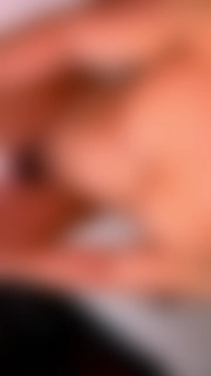 既婚パパさんにホテルに来てもらって、いきなりキスされて下着を脱ぎ股間をあてだしてきた。 sample 1