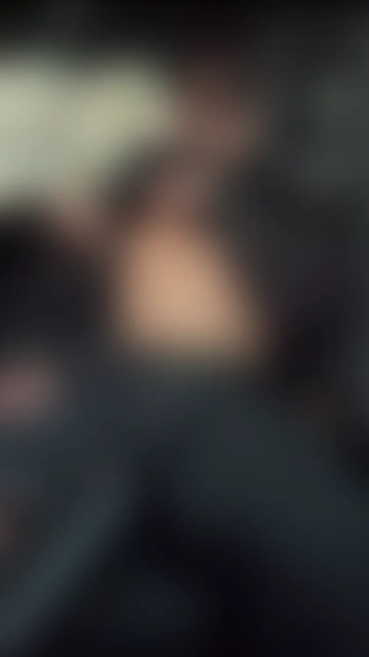 新モデル君とカーセックスに挑戦！曇りガラスじゃないので通行人が通ったら丸見えの緊迫した状況の中で撮影しました！そん... sample 1