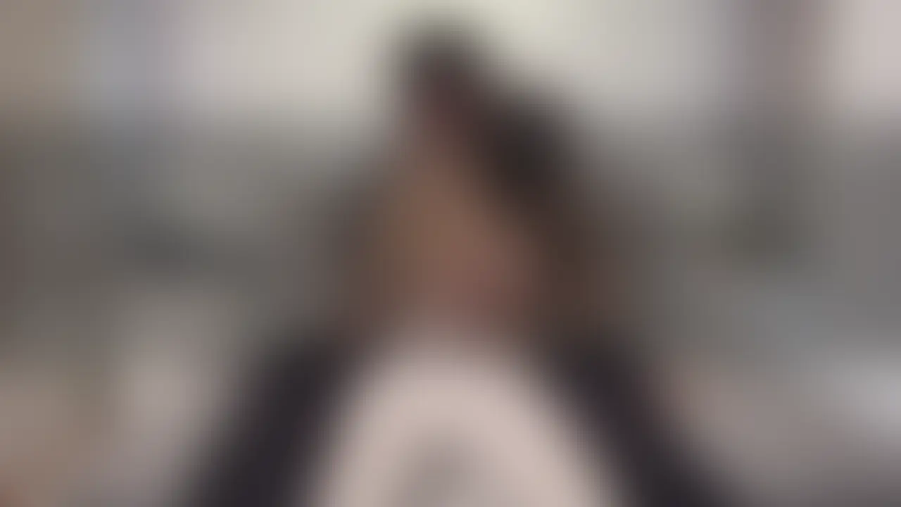 １年越しでやっと会えた小柄で可愛い巨根くんにノーパン指示したら玄関からフル勃起させて興奮しまくり。顔と身体に似合わ... sample 1