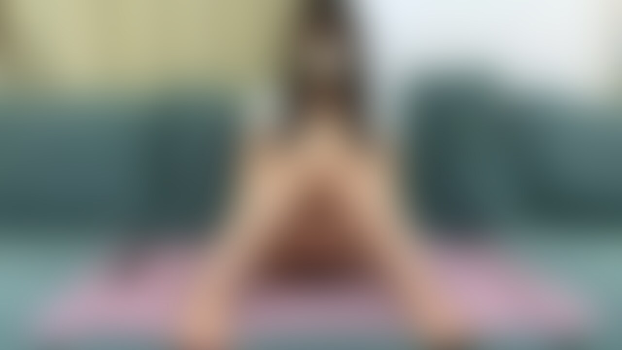 服を着たままも見てみたいというメッセージをいただいたおんで、撮ってみました。他にもいただいたメッセージの動画も撮りましたので、引き続きモザイク編集終わり次第アップしていきます。引き続きよろしくお願いいたします。ただ、恥ずかしさはまだ慣れません〜汗 (2/2)