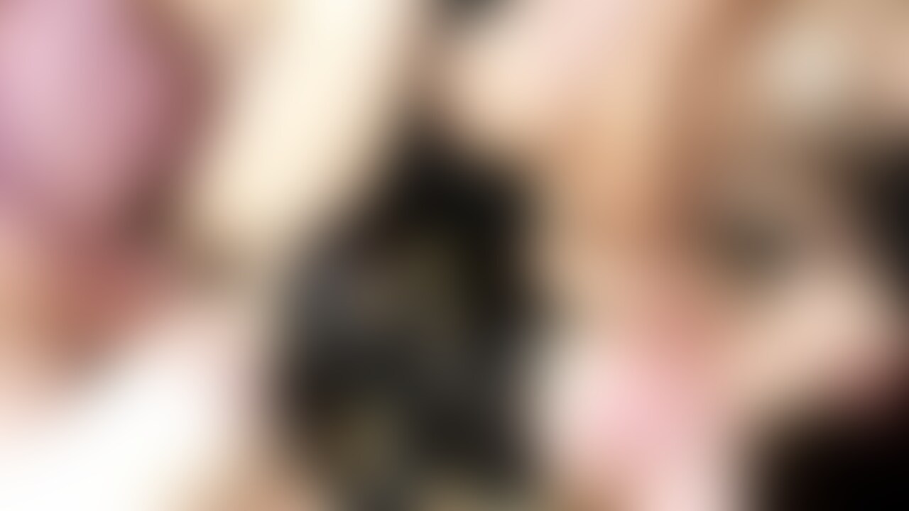 六人の男達に次々と生中💦
嫁の中に次々と注ぎ込まれて・・
宴はまだまだ続きます😁 (2/2)