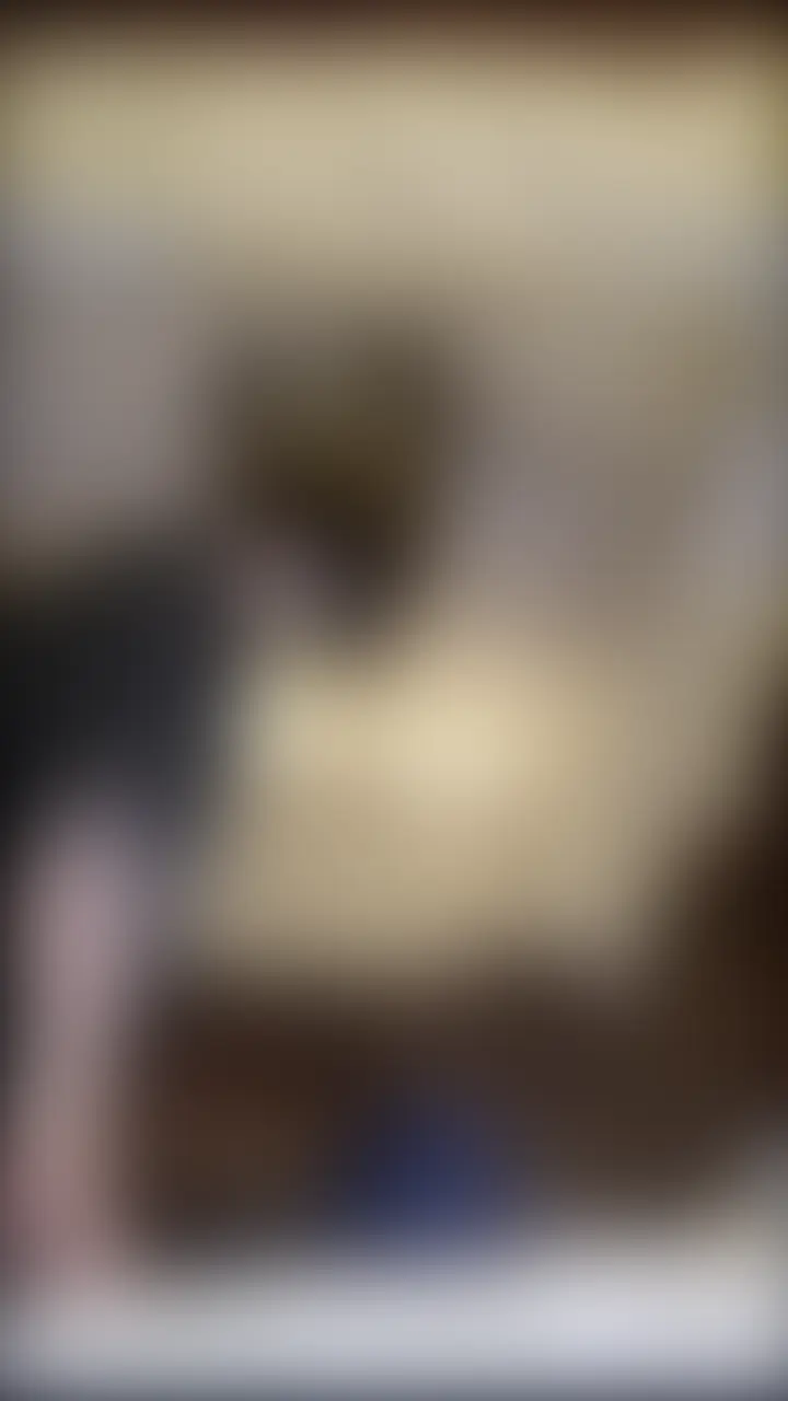 めい様の生顔面騎乗匂い責め✨

汗だくでムレムレの下着を脱いで、顔面騎乗♡
蒸れたあそこの熱気がモワッと鼻先に直撃して、濃厚な汗と女の匂いが混じった匂い最高じゃな～い🥳

腰をゆっくり前後にグラインドさせながら、クリを鼻先に擦りつけるとびちゃっと湿った音がして、鼻孔に直接押し付けると苦しそうにしてて面白い♡


この蒸れた匂い、頭おかしくなるくらい嗅がせてあげるね？

==================
いいね、ブクマよろしくね💕
2アングル分の動画です
13:15秒 (2/2)
