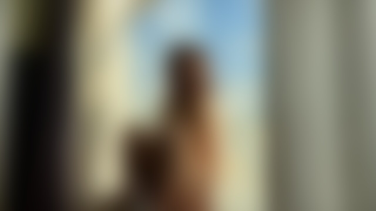 「乳首開発一休みするから、そこでオナっとけ」
と言い放ち、私は休憩。
ころんは休む間もなく自分で快楽を与え続けなければならない。
段々と敏感になって手が休みがちなので
バイブを突っ込んで追い込んでやる。
立っていられないほどの快楽に翻弄されている
ころんを他人事の様に鑑賞する時間は贅沢です。 (2/2)