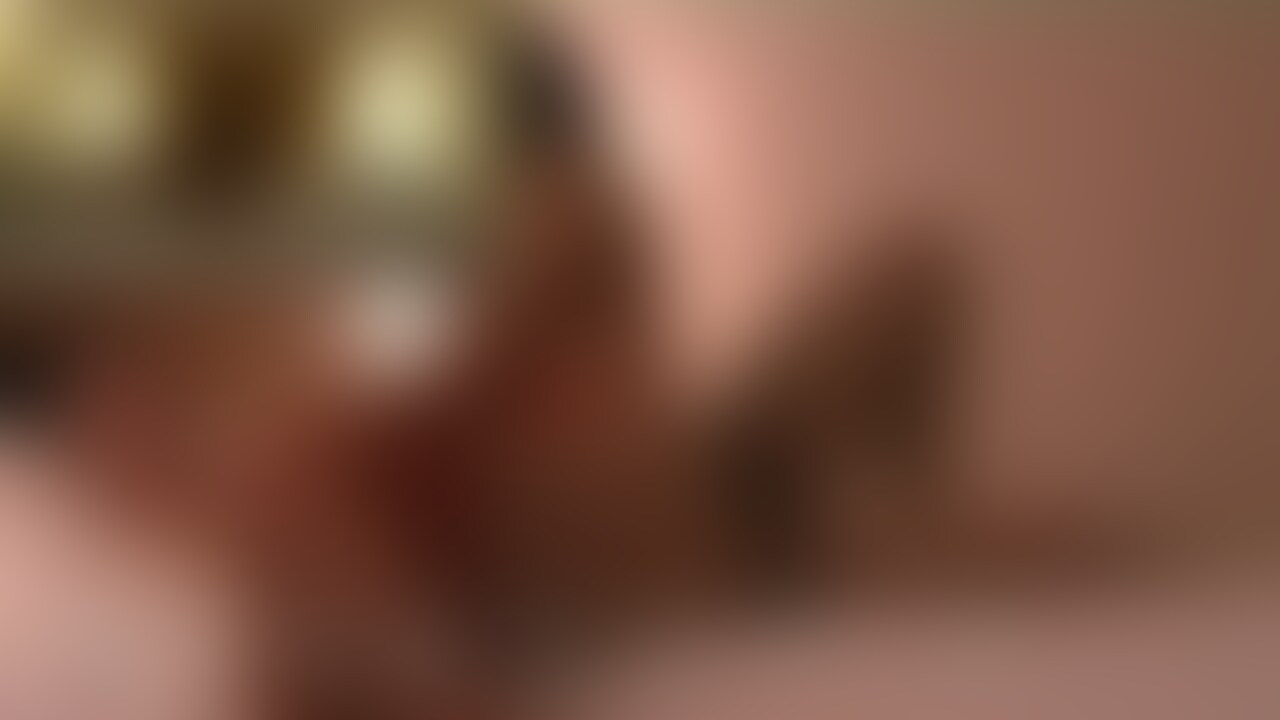 単独さんと二人きりの貸し出し寝取られビデオ🎥
vol.2
以前に複数でお会いした単独さんが
複数は緊張するので1対1で寝取りがしたいと
お願いされましたので妻に伝えると
若くて妻好みだとOKが出ました。
不慣れな単独さんで夫のわたしが撮影するのも緊張するとのことで固定カメラ2台セットしました。
妻も若い単独さんと2人きりで夫に気兼ねなく
若いエキスを堪能してました😂 (2/2)