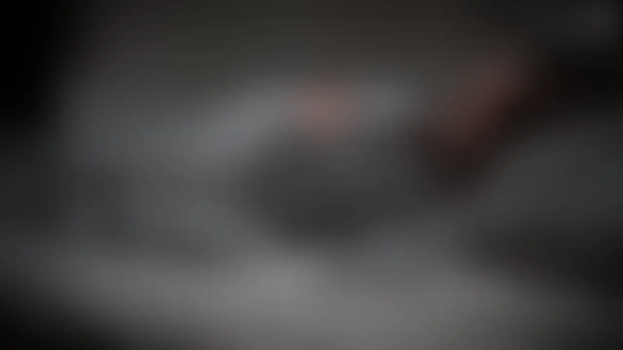 セクシー黒下着姿で我慢できず…パイパンまんこに電マ直当て!足ピン連続絶頂オナニー興奮MAX。
セクシーな黒レース下着に包まれた色白美女が、ベッドの上で一人疼き始める。
乳首を優しく摘みながら我慢の限界に達し、えっちな下着をずらしてつるつるのパイパンまんこを晒す…。
電マをクリトリスに直当てした瞬間、足がピンと伸びて腰がビクビク跳ね上がる!
「あっ…もうダメ…イッちゃうっ…!」と甘い喘ぎを漏らしながら高速振動で連続絶頂を繰り返し、体を震わせて理性が溶けていく。 (2/2)