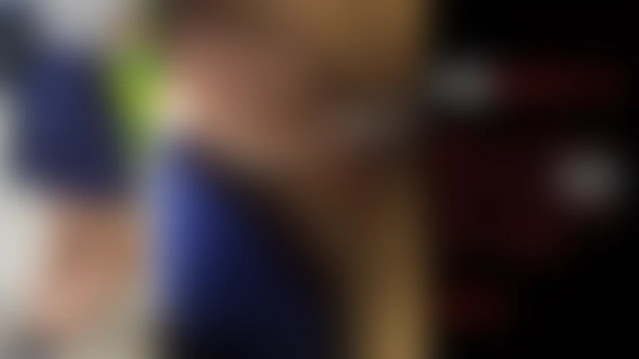 狂信者 #08【★5】激ﾐﾆｽｶｷﾞｬﾙ、ﾊﾟﾝﾂずらし生マン成功

試行錯誤の末、遂に捕らえることができた貴重な映像。
今回のターゲットは綺麗な長髪の美脚ギャル。
顔を見なくとも後ろ姿から上玉な雰囲気が出まくり。
スカートの上から様子見→抵抗無しで簡単に生パンまで。
次の駅でこちら側のドアが開いたため退散しようか迷ったが、無抵抗のため続行。
調子に乗って生パンずらしの生尻揉みまで堪能すると、次の駅に着いた途端いきなり激しい拒絶反応を示し逃げられる。 (2/2)