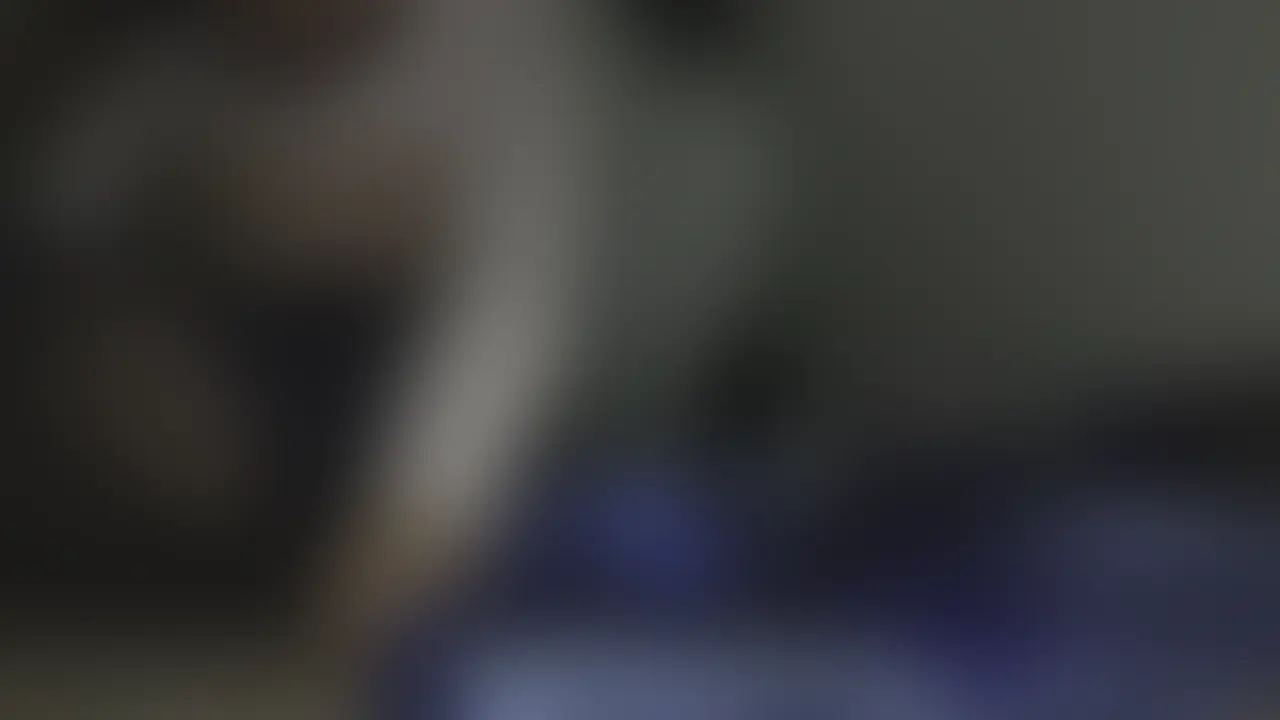 育ち盛りの制服女子を脱がせたら思いがけず巨乳だったので無我夢中でその体を味わい尽くした。
初めて彼女を見かけた時、一目惚れのような不思議な感覚に陥りました。
本当にタイプの子に出会うと、こういう気持ちになるんだって思いましたね。
いつの間にかオジさんと呼ばれる年齢になってしまい、忘れかけていたそんな気持ち。
それでも私の下半身は見事なほど勃起していました。
どうしても、恋愛感情よりもヤリたい気持ちのほうが勝ってしまうんです。
自分でもコントロール不能ないけないチンポです。
私はいつもの手口を使って彼女を人気のない建物に連れ込みました。
冷静に彼女を見直すとやっぱり可愛らしい顔をしていて、黒のストッキングに包まれた太もももエロすぎました。
さらに予想外だったのは、ブラウスを脱がせたら意外と巨乳だったことです。
これは巨乳好きの私には嬉しい誤算でした。
ポーンっという音を立てて私の理性は吹き飛びました。
そして、無我夢中で若くて肉付きの良い体にむしゃぶりついたんです。
大きめのおっぱいは想像通りの柔らかさで、少し汗ばんでいる脇のあたりから良い香りがしました。
もちろん私のチンポは勃起したままです。
それを口を広げてねじ込み、唾液で濡らしてそのままおマンコに挿れてみました。
トロトロに濡れたマンコがキュゥっと締め付けてきます。
うっすらと聞こえる喘ぎ声に過剰に興奮してしまい、恥ずかしながらちょっと早めにイッてしまいました。
見事に彼女のおマンコにマーキング成功ですwww (2/2)