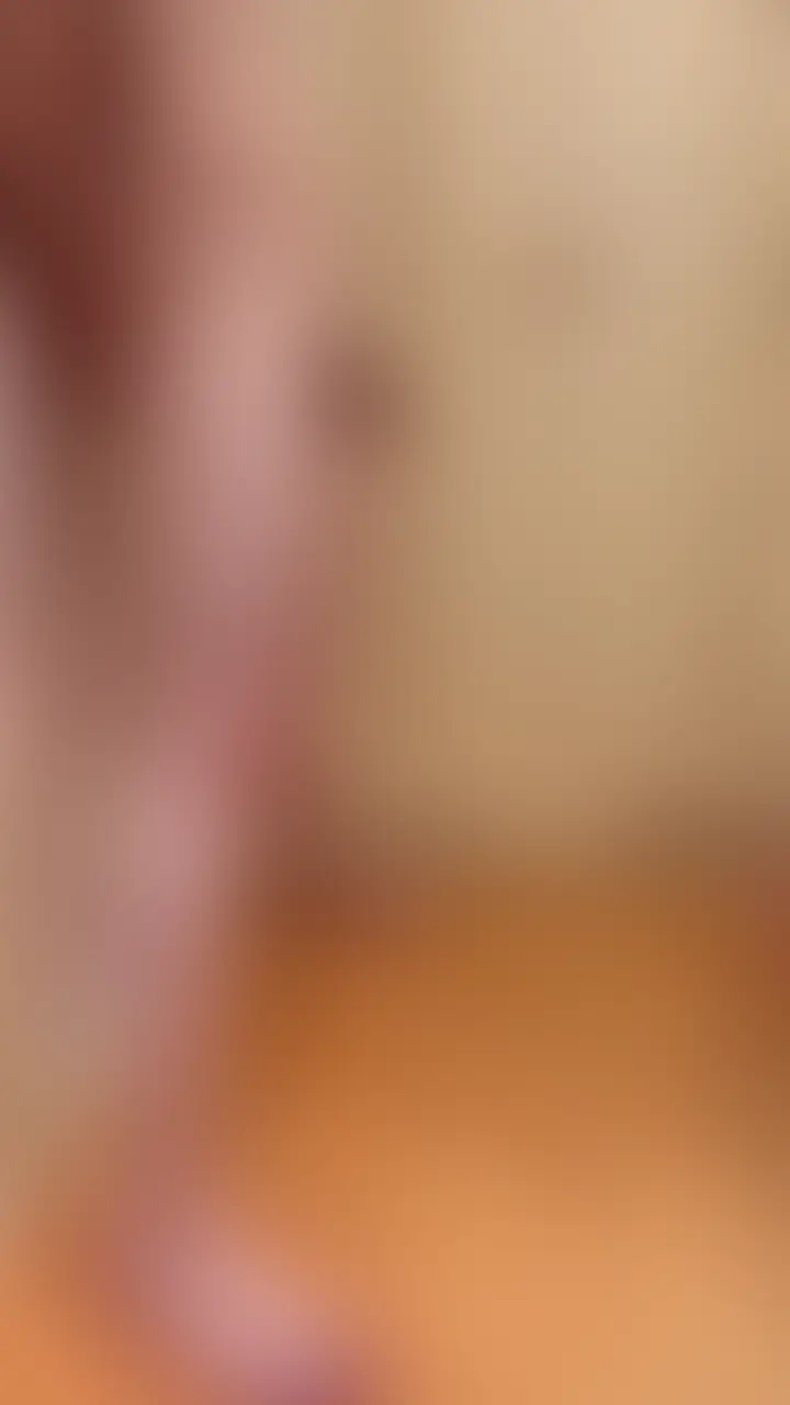 ミカ様による手コキ責め!
縦撮りverです!
スマホを縦にしたまま全画面で視聴できます! (2/2)