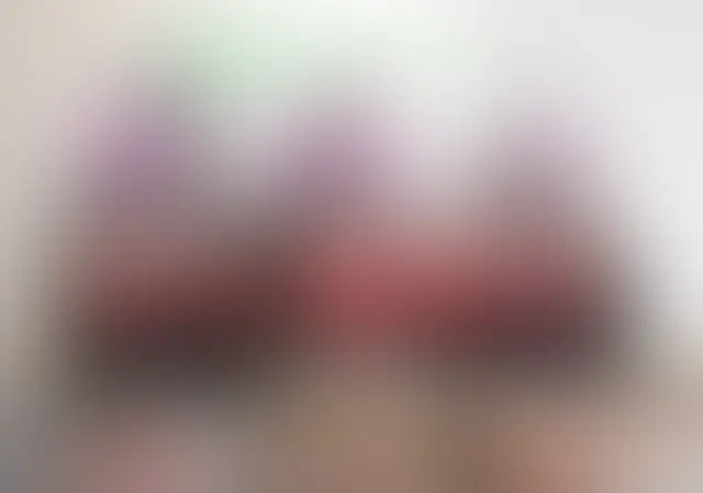 あの大人気の3人組が帰ってきました!
台本すらない自由気ままな中でのなぜか自然と嗅がせ合いへ笑
ほんとに最高の3人です。
笑いあり匂い有り(強め)な作品なので楽しんで頂ける事間違いなし (2/2)