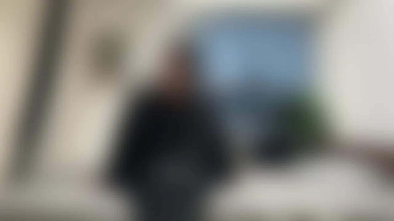 ※動画プレゼント企画実施中　最後まで見てください
【親友に寝取られたインターンのセフレを取り返しH】

みいな【20】
メイン裸

（服編あらすじ）
20才でスタイル良しの会社のインターンを連れ込むらしい
だから「俺にやらせてよ」と言うと
マジ？俺気に入ってるからと嫌がるから「お前めぐみNTRしただろ」と言うと
「じゃあお前が落としたらな？」と戦線布告

みいなを可愛いラッシュでもちょっと大人しい
断われなそうだからキスをすると受け入れるみいな
はやとざまあ（笑）
キスが終わって大丈夫？と聞くとはやとに悪いのかと惑うみいな
ベットに横にすると「はやとさん帰ってこないかな？」と心配するけどキスで落とす
手マンでイカセてフェラをさせる
性格と同じで一生懸命フェラをするみいな
気持ちいい

ゴムを付けて挿入
やばいめちゃくちゃ名器で気持ちいい
はやと！みいなご馳走様。お前のお気にの子めっちゃ気持ちいいぞ

帰ってくるはやと
ショックの色が隠せない
「みいなマジか！」と落ち込むはやと

（裸編）
何でりょうとやったかみいなに聞くはやと
みいなは雰囲気と流れで断われなかったと言う
ここで責めてもしょうがない慰めにはいるはやと
そして自分の事が好きか聞いて好きと言わせて仲直りHするはやと
「もうやっちゃだめだよ」とキスするとちょっと半べそではやとに甘えながらキスする
キスをしながら手マン手コキしあう二人　

りょうとは違い激しめの責めのはやとのテクにイキまくるみいな
大好きなはやとのアソコを一生懸命フェラするみいな
その姿が本当にかわいい
そして上から生で挿入

りょうはゴムをするがはやとはいつも生ハメ
スタイルの良い身体で上に乗って騎乗位でイキまくるみいな
大きいはやとのチンでバックでガン突きしてイキまくるみいな
ラストは正常位で中に大量発射して終了

はやとの方がポテンシャル高いかもな

🎁フォロワー獲得プレゼント企画実施中🎁

この動画に【いいね】と【ブックマーク】と【みいな】とコメントしてくれた人の中で抽選3名の方に今まで投稿してきた動画の中からランダムで１つダウンロード版動画をDMにてプレゼントします
プラン加入者、未加入者関係なく【フォローしてくれた人＋上記3つやってくれた方】の中から抽選致します
何卒よろしくお願い致します
フォロワー限定なので、フォローもお忘れなく！

タグ
素人　個人撮影　巨乳　変態　ハメ撮り　美乳　美女　乳首
お尻　フェラ　手コキ　中出し　騎乗位　生ハメ　顔出し
パンチラ　NTR　ギャル　下着　ミニスカ (2/2)