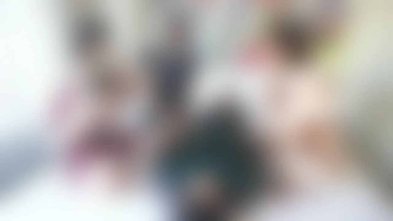きょうちゃんと、きょうこさんと、きょうちゃんのペットのM男くんと4Pしてきたよ♥️
撮影では初めての4P!
めちゃめちゃ楽しかったぁ
M男きもくてちょっと引いたぁ笑
女子3人でクリスマスパーティしてたら、きょうちゃんがペット最近飼ったんだよーって写真見してくれたんはまさかの人間で、ちょっとびっくり😲!!
3人でクリスマスコスプレのまま、ペットくんいじめ♡
3人もいるから乳首もちんちんもずっと触ってもらえるね
ずっと休ませへんし
寸止め何回も繰り返すで
こういうの好きやろ?
イかせてもらえんまま何回も代わる代わる乳首舐め手コキされて悶えてる顔かわいーね
その後はご主人様のきょうちゃんがペットくんに激しい騎乗位始めちゃった。
きょうこさんにも逆激ピストンでちんちんバキバキなのにまだイかせてもらえない笑
わたしは、夫が目の前にいたからペットくんのちんちん挿れられず指加えて見てた☝️
その代わり(?)他人のちんぽめちゃめちゃしゃぶって興奮しちゃった…笑
夫の目の前で他人棒触ったりするん恥ずかしいし気持ちいいね🫶
ペットくんの最後はおまんこじゃなくて手でイかされてて無様やった笑
でもめっちゃ嬉しそうやったー!
こんな3人にいじめられてめちゃめちゃ幸せやな!
これ見て、自分もいじめられてるって想像しながらいっぱいオナニーしてな🤍
撮影での4Pは初めてで、複数楽しすぎた…!
また変態なこといっぱいしたい。する (2/2)