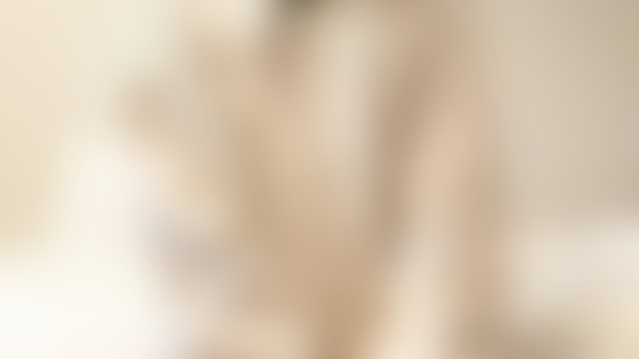 地味な服の女の子下には...? (2/2)