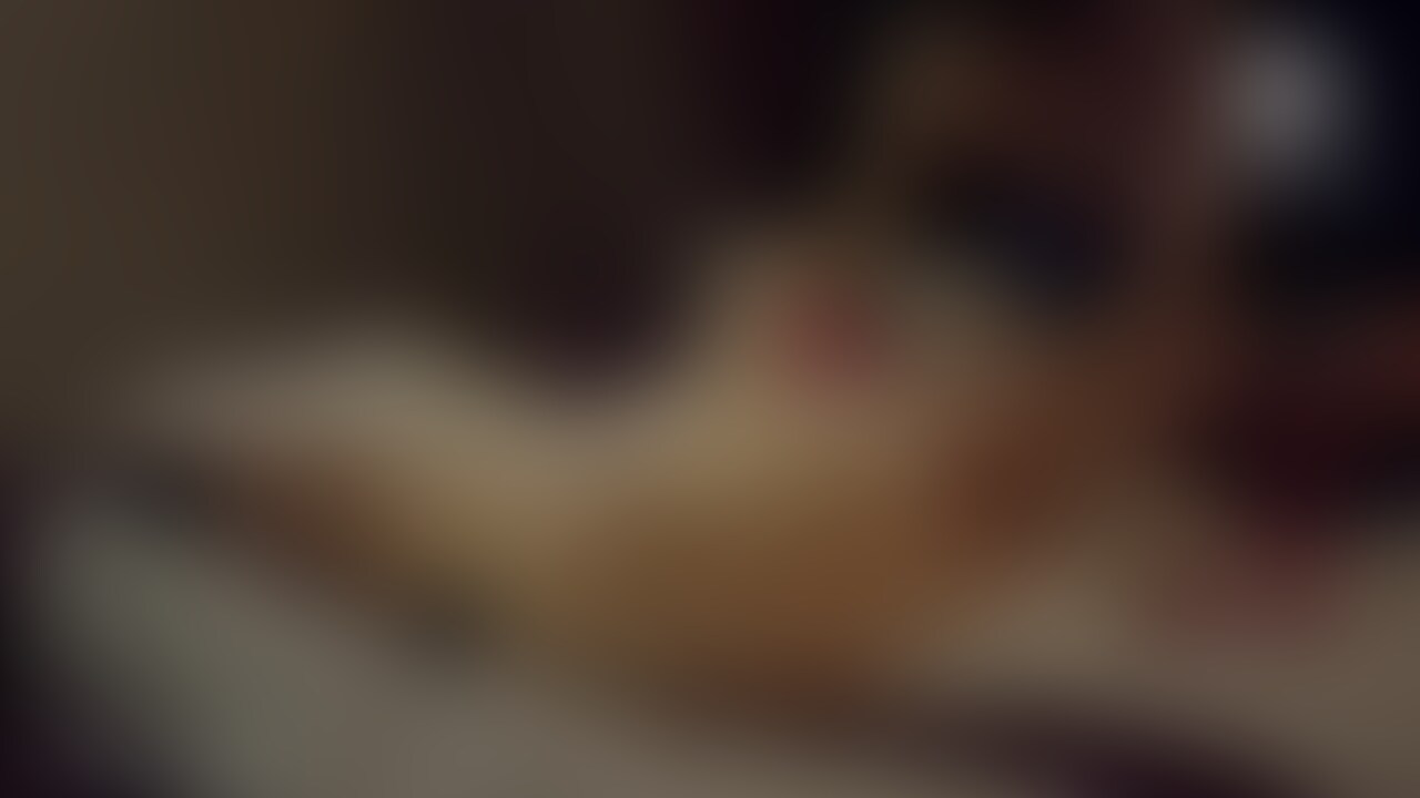 我慢したくてもできないどんどんヤバくなるおもちゃ攻め
処女とは思えないすごテク、乳首から高い感度の声優志望専門JD6-9
当てて10秒くらいで行くっていう吸うやつです。ちょっと落ち着いてきたので手マンを加えました。反応が全て物語ってくれてます。イクの我慢しないとやめちゃうよ?我慢するって言ってくれたから余計にイカせようと当てたり離したり。でもイクのは寸止め。ピストンバイブと1番人気のコラボも。気に入ってくれたからそれ1本で集中攻め。
吸うやつ当てていろんな体位。「これダメこれダメ」
ゼーゼー息吐いてイクの耐えて気持ちよくてダメになる吸うやつ。そして電マに持ち替え。
足を伸ばしたりクリに押し付けたり。微妙に体をずらしてここって角度を探って攻めてたらダウン。手マンバイブと吸うやつのコラボ。中を大きくグイグイ。クリもお留守にならないようにちゃんと電マでここってところを集中攻撃。
バイブ付き吸うやつは意外と冷静だから押してみると、かなり動き出してますね。体重で押して近づくからキスできるし、中と奥にしっかり当たってダメダメって。途中から壊れるくらいのピストンと電マ。体の動きも声のトーンも変わってるね (2/2)