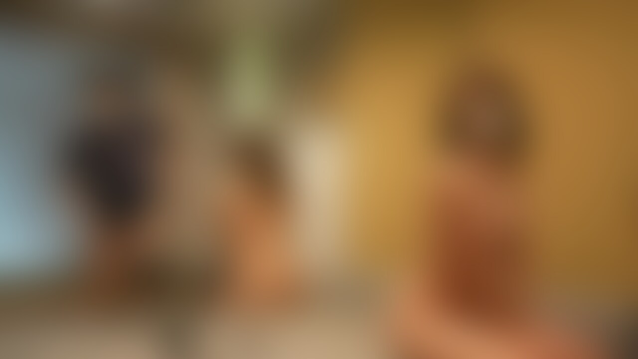 旦那さまと密着セックス🐰
気持ち良すぎてクチュクチュあそこからエッチな音が聞こえてきて自分で大興奮😣
最後は生中出ししてもらった精液がドロっと出てすっごくエロい作品になったので是非見てね❤ (2/2)