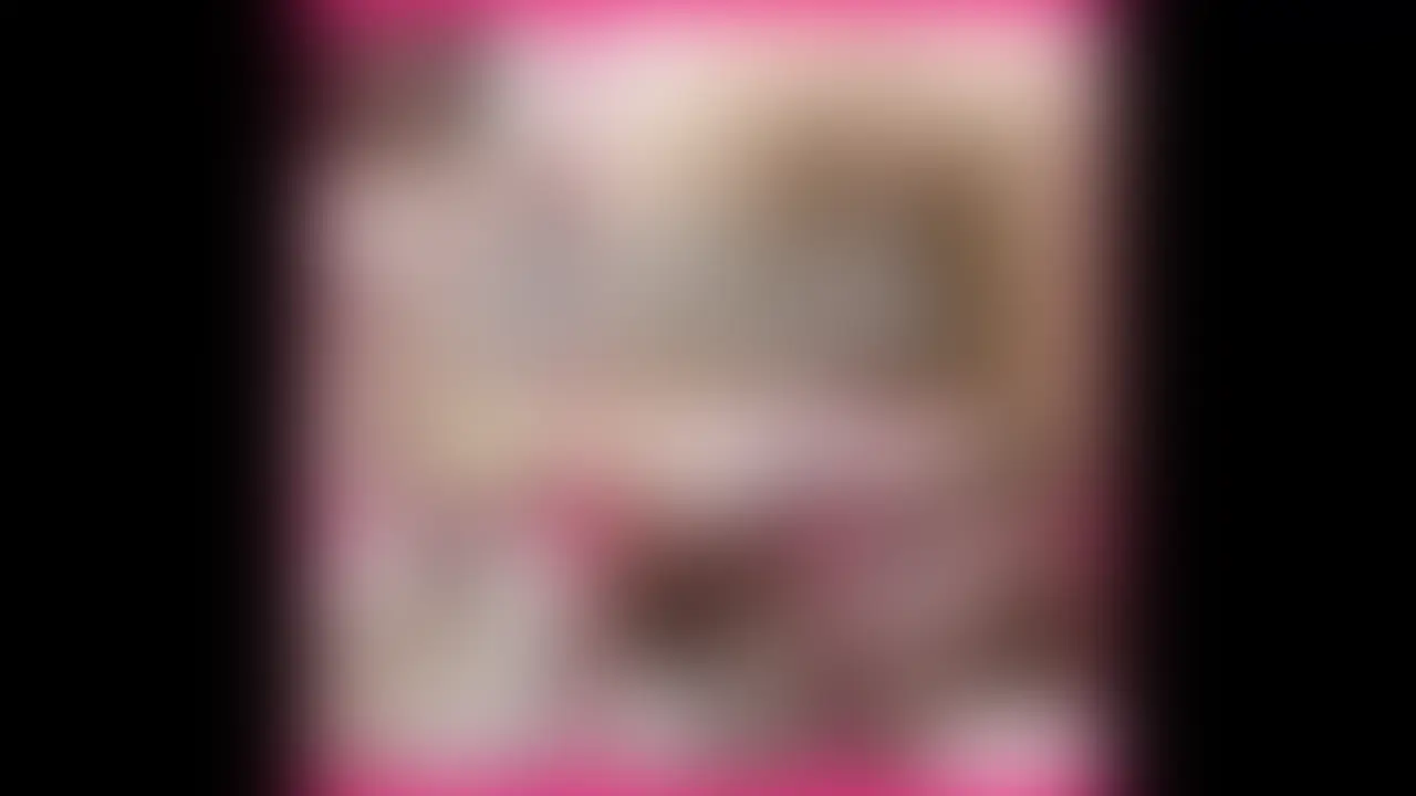 カメラの前でがまんできなくなって、いろんな体勢でひとりえっちしちゃった男の娘オナニー動画です。
四つん這いでお尻広げてアナル見せつけながら、ビクビクするおちんちんをたっぷりしごいてるところを全部見せちゃいます。
「ここに出して…」って言ってるみたいにカメラに向かって腰をくいくい振りながら、精子をレンズにかけようと必死に我慢してるえっちな顔も丸見え。
最後は限界まで焦らされて、カメラに向かってドピュドピュって白いの飛ばしちゃうから、射精シーン好きさんは絶対見てほしいです。 (2/2)