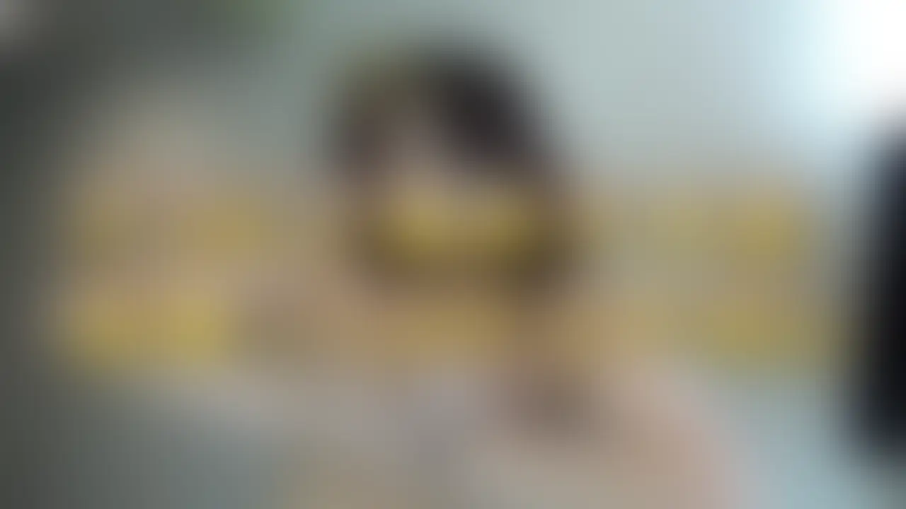 初撮影のFカップ元グラドル女子大生に出会って0秒でベロチュー3分で全裸！5分でナマハメ開始！

流石元グラドルだけあって脱がすとS級のプロポーションにおじさんのアソコは早くもビンビン！フェラチオもとてもうまくて本当に女子大生は経験豊富で最高です！良く締まるあそこにたっぷり中出しからのお掃除フェラまで堪能しました！最後までご覧頂くと事後シャワーシーンのおまけ映像つきです。 (2/2)